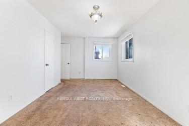 Photo 15 of 24 Neelands Street, Barrie, West Bayfield — HOMEH