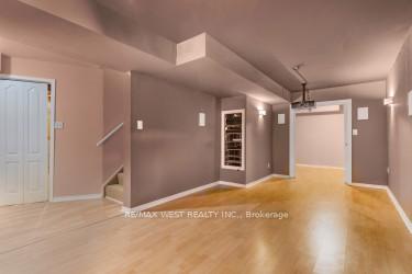 Photo 18 of 24 Neelands Street, Barrie, West Bayfield — HOMEH