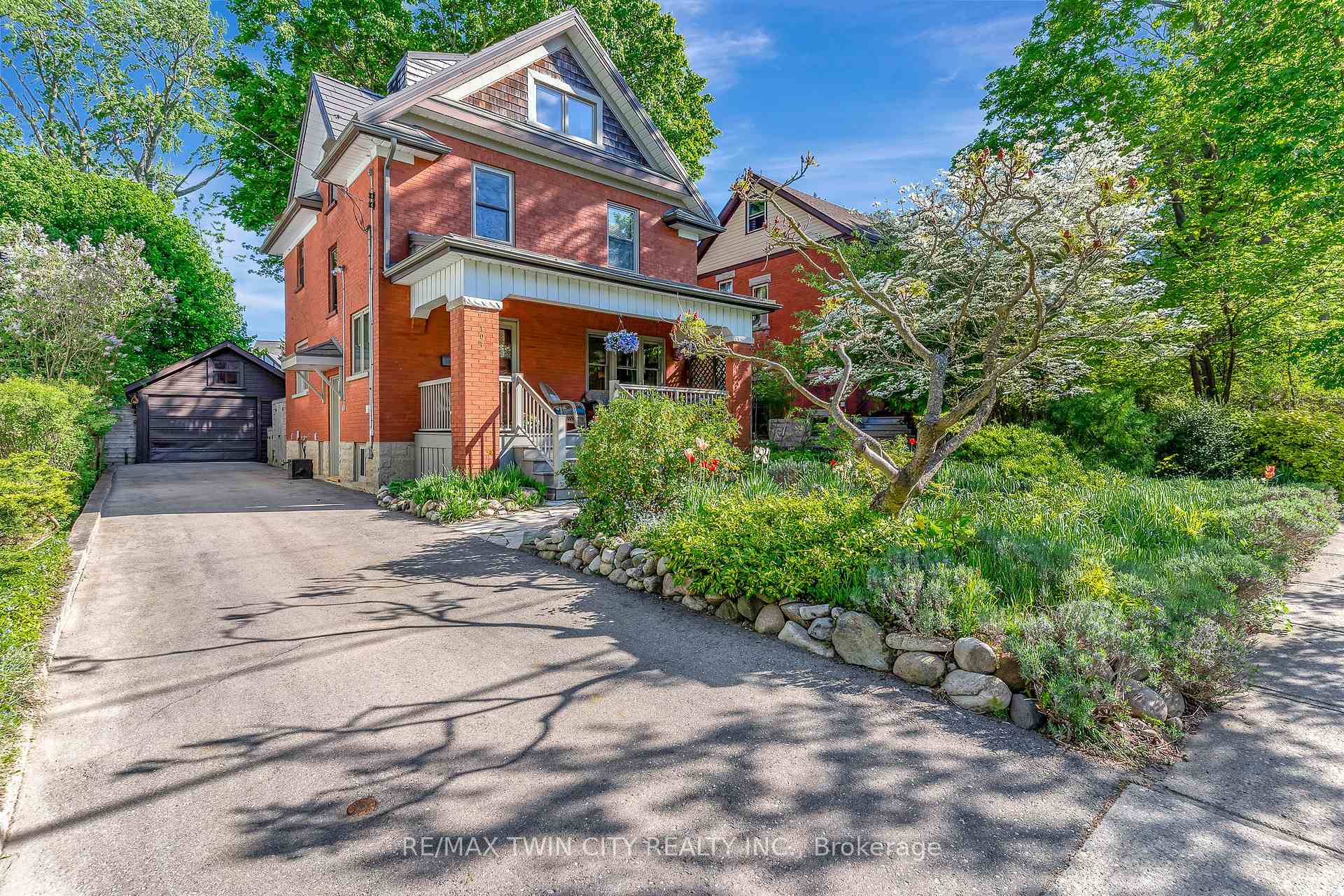 Photo 27 of 107 Allen Street W, Waterloo — HOMEH