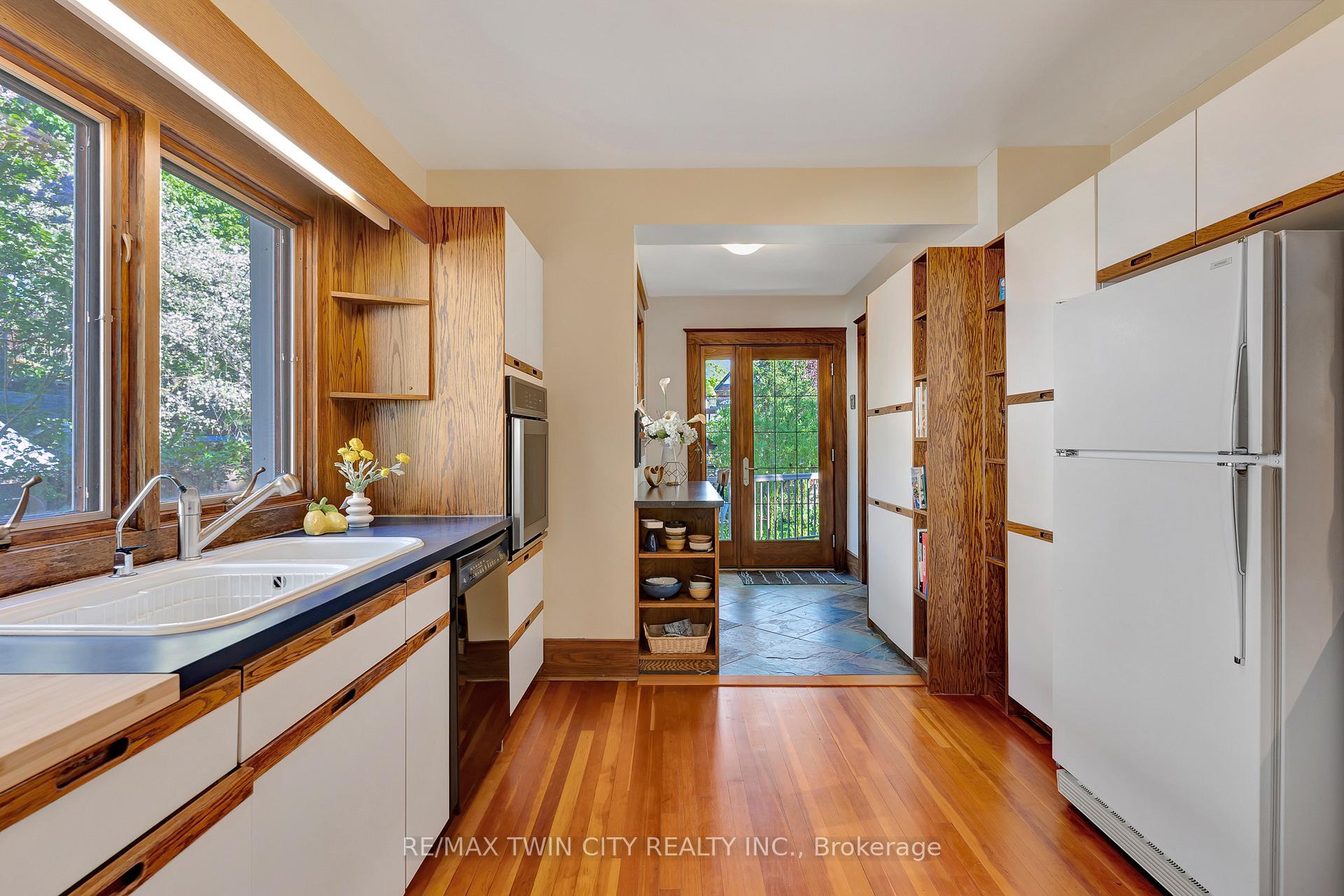 Photo 38 of 107 Allen Street W, Waterloo — HOMEH