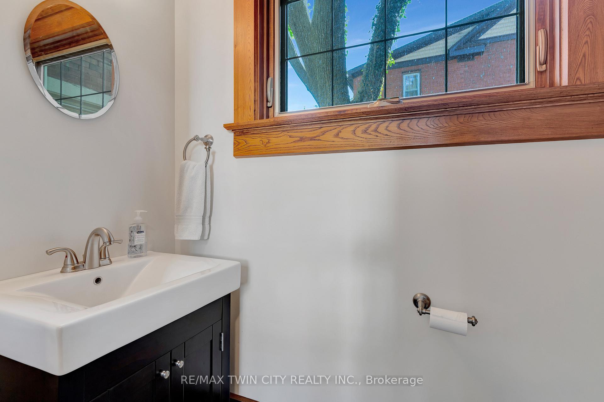Photo 15 of 107 Allen Street W, Waterloo — HOMEH