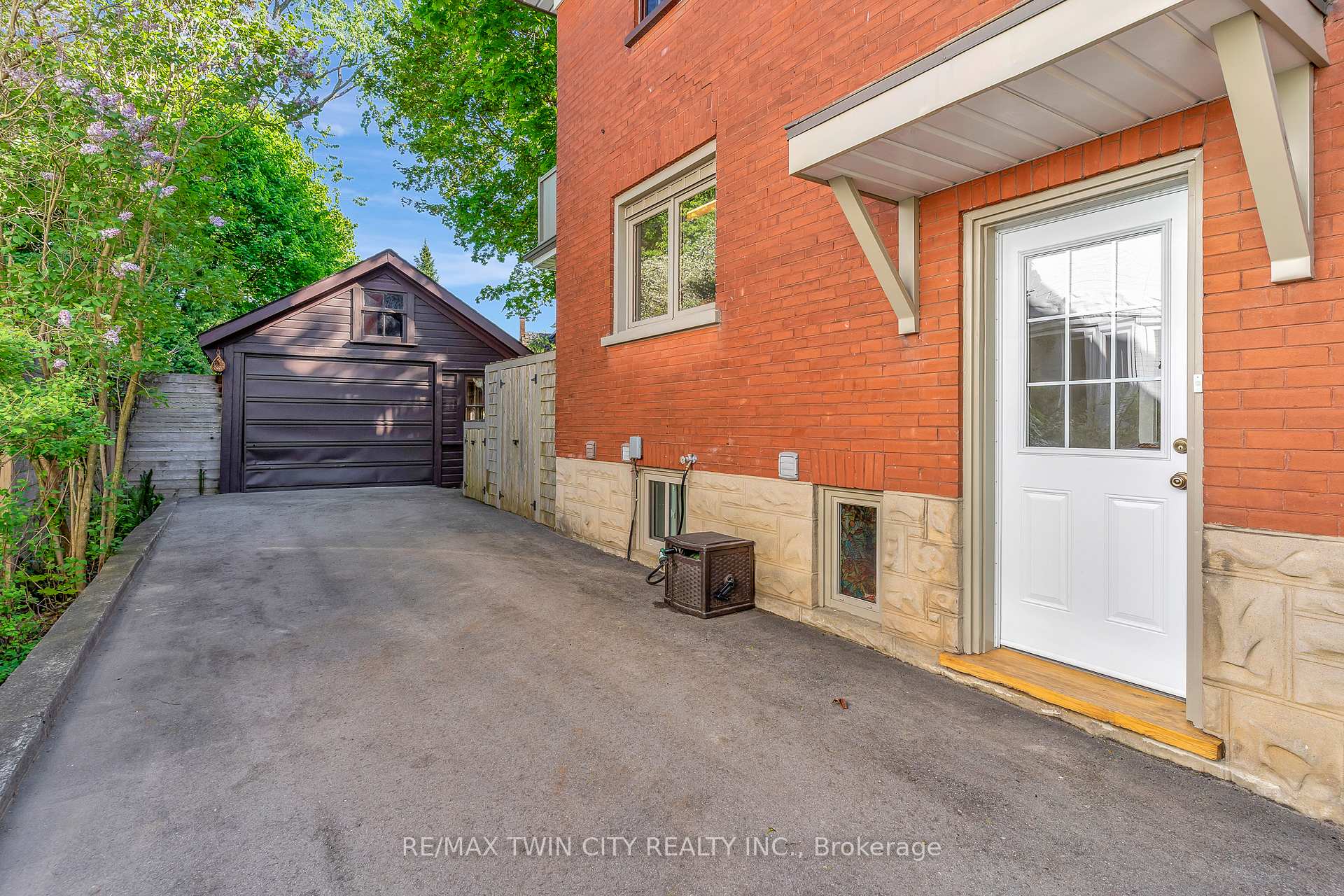 Photo 28 of 107 Allen Street W, Waterloo — HOMEH