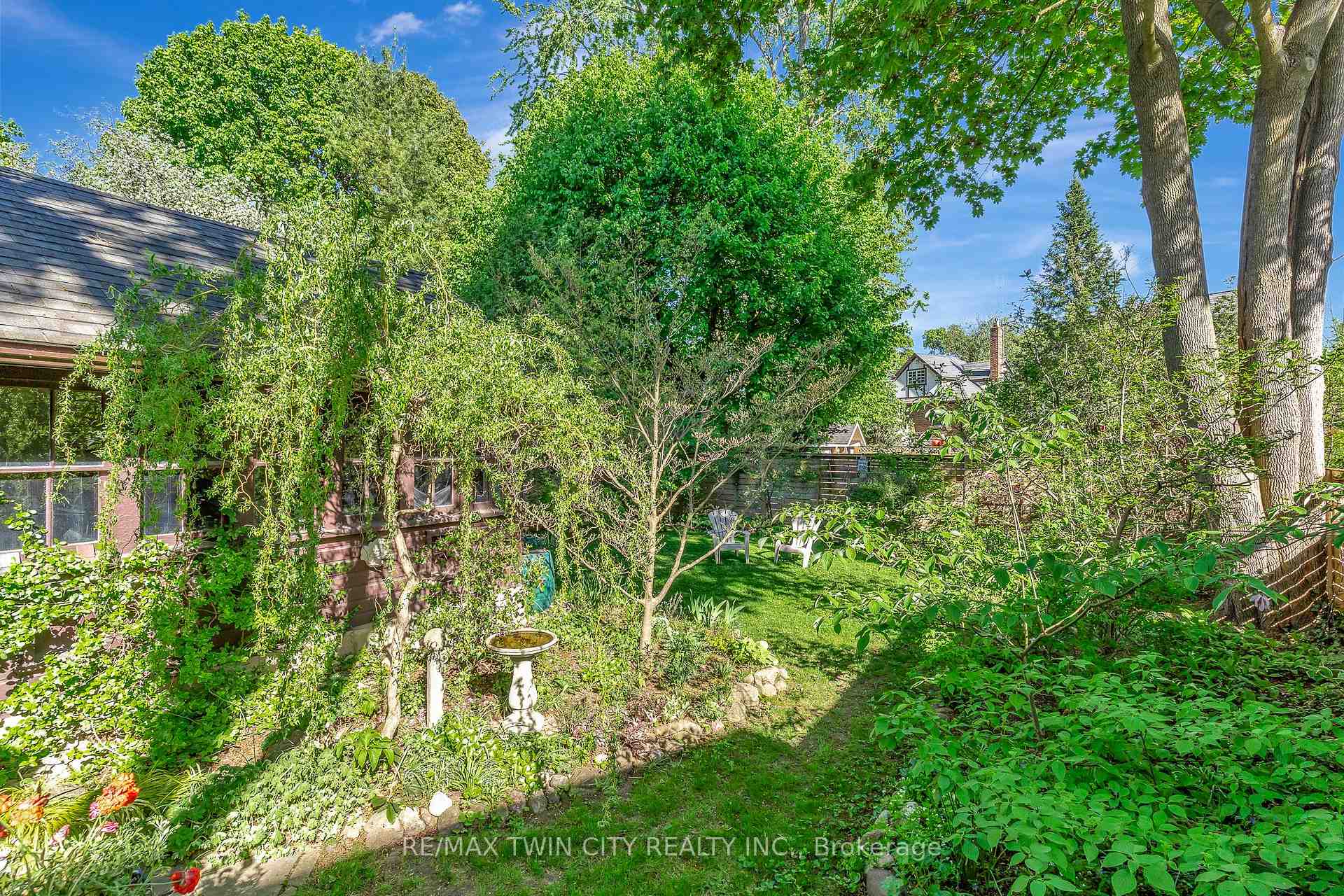 Photo 36 of 107 Allen Street W, Waterloo — HOMEH