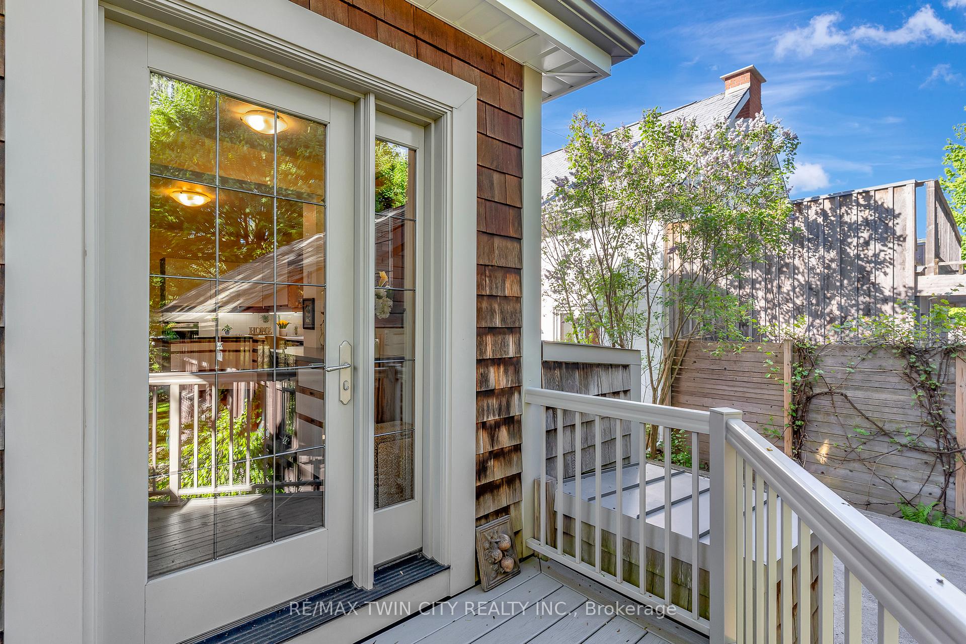 Photo 13 of 107 Allen Street W, Waterloo — HOMEH
