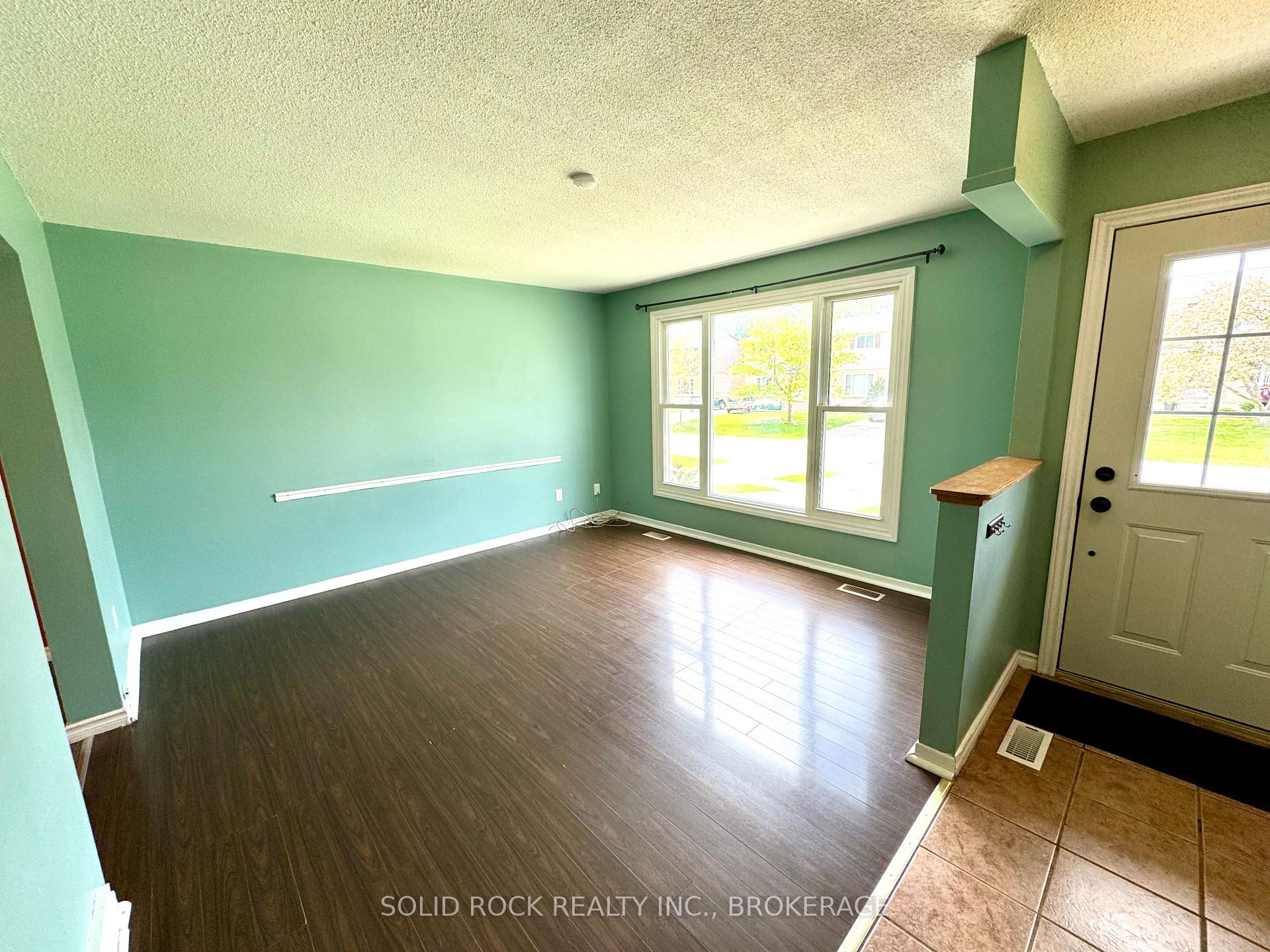 Photo 3 of 1022 Sprucewood Crescent, Kingston, City Northwest — HOMEH
