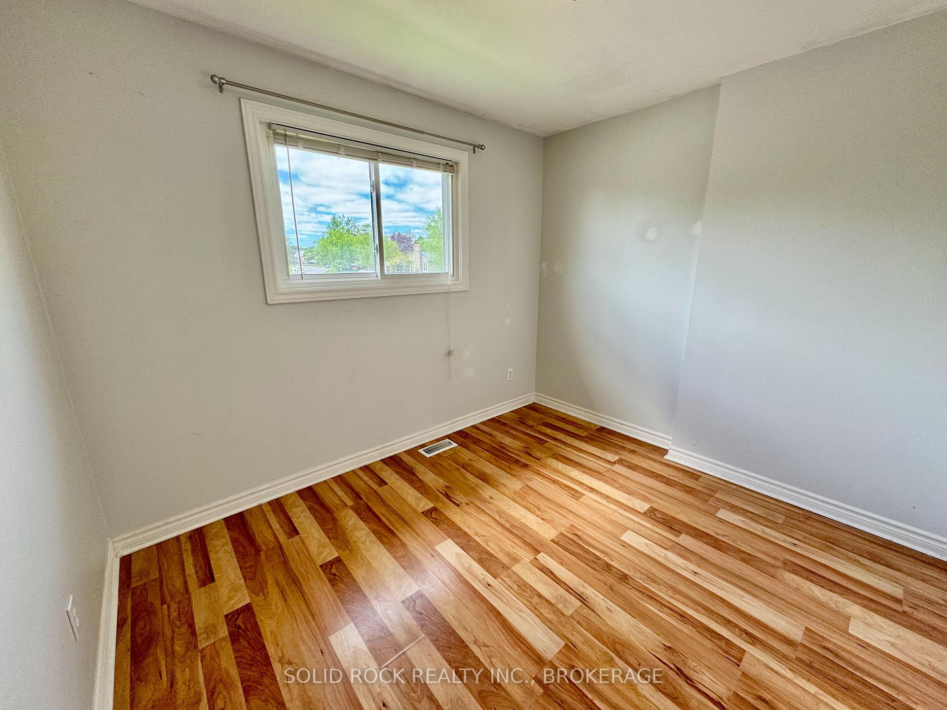 Photo 10 of 1022 Sprucewood Crescent, Kingston, City Northwest — HOMEH
