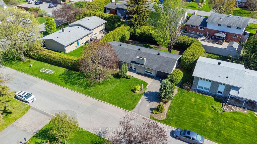 Photo 18 of 24 Brian Crescent, Ottawa, Bruce Farm/Graham Park/Qualicum/Bellands — HOMEH