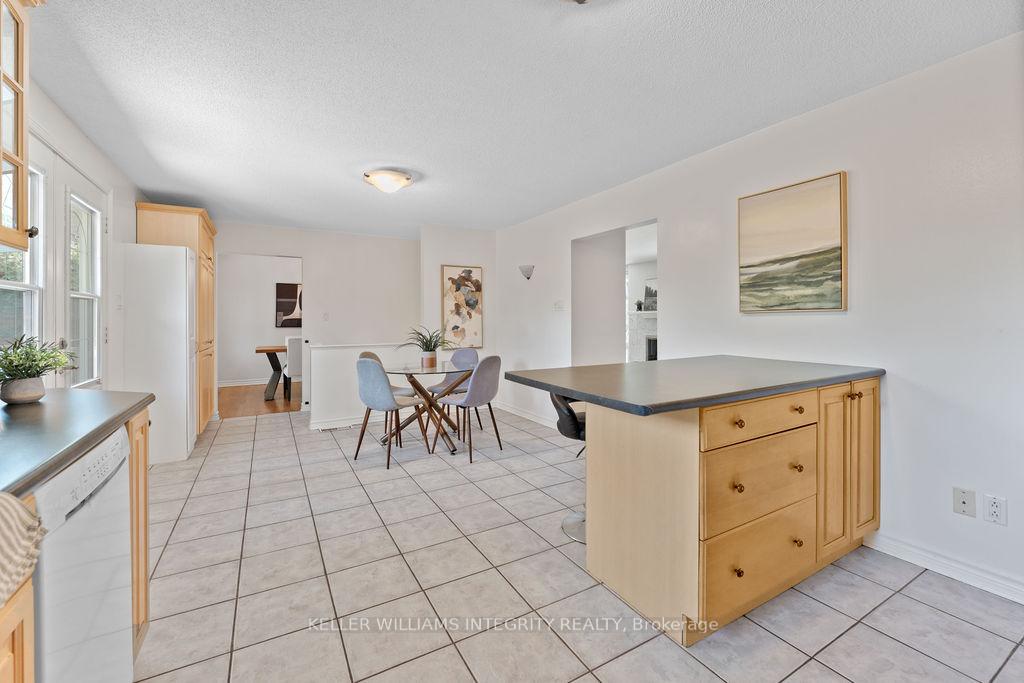 Photo 7 of 24 Brian Crescent, Ottawa, Bruce Farm/Graham Park/Qualicum/Bellands — HOMEH