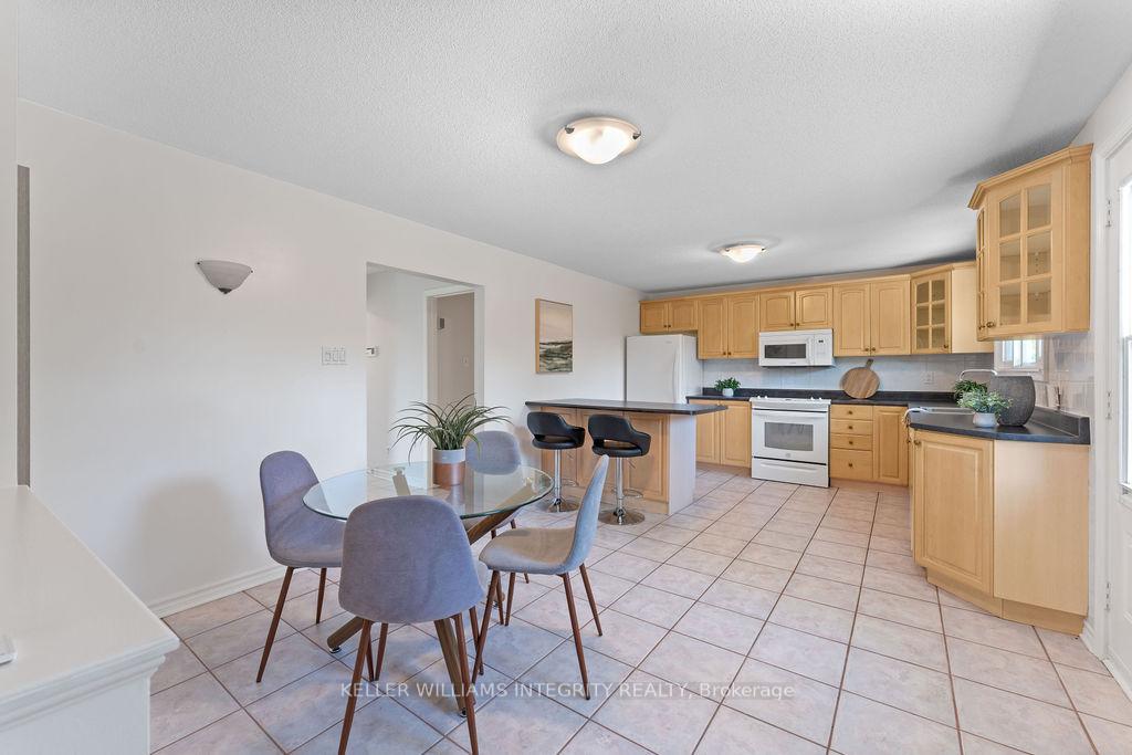 Photo 15 of 24 Brian Crescent, Ottawa, Bruce Farm/Graham Park/Qualicum/Bellands — HOMEH