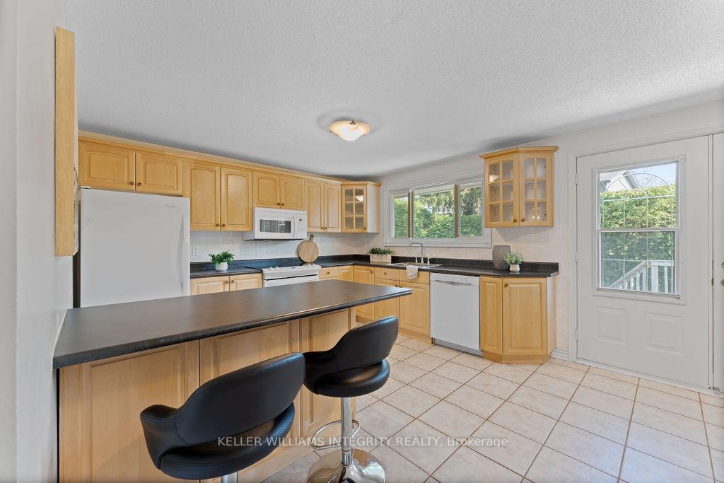 Photo 21 of 24 Brian Crescent, Ottawa, Bruce Farm/Graham Park/Qualicum/Bellands — HOMEH