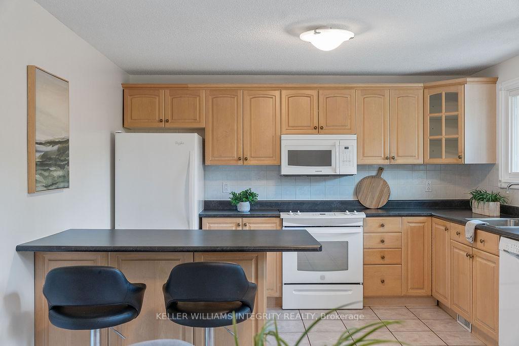 Photo 11 of 24 Brian Crescent, Ottawa, Bruce Farm/Graham Park/Qualicum/Bellands — HOMEH