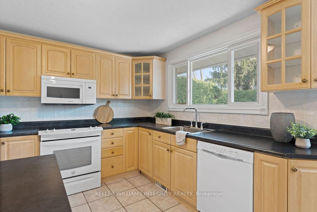 Photo 24 of 24 Brian Crescent, Ottawa, Bruce Farm/Graham Park/Qualicum/Bellands — HOMEH