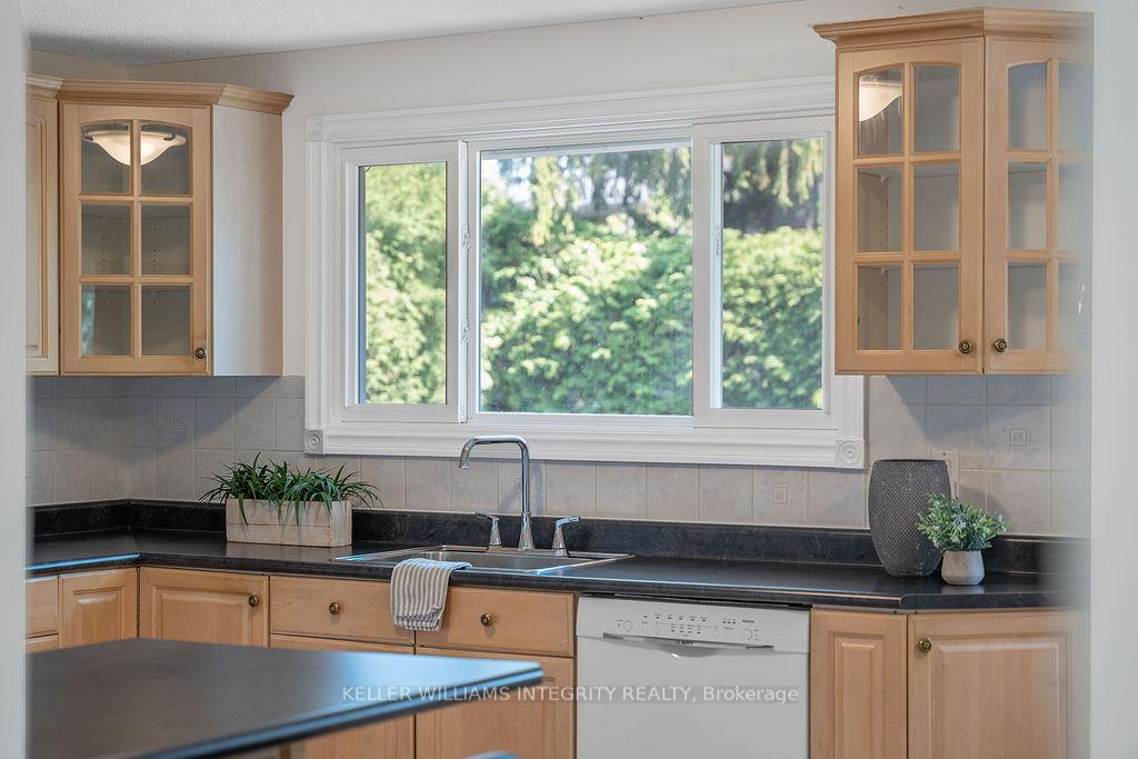 Photo 23 of 24 Brian Crescent, Ottawa, Bruce Farm/Graham Park/Qualicum/Bellands — HOMEH