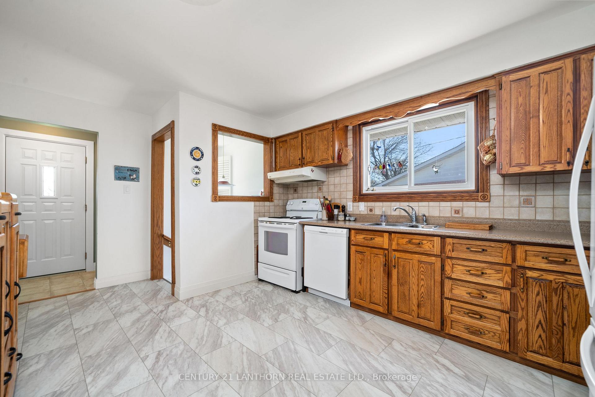 Photo 37 of 34 Harvest Crescent, Belleville — HOMEH