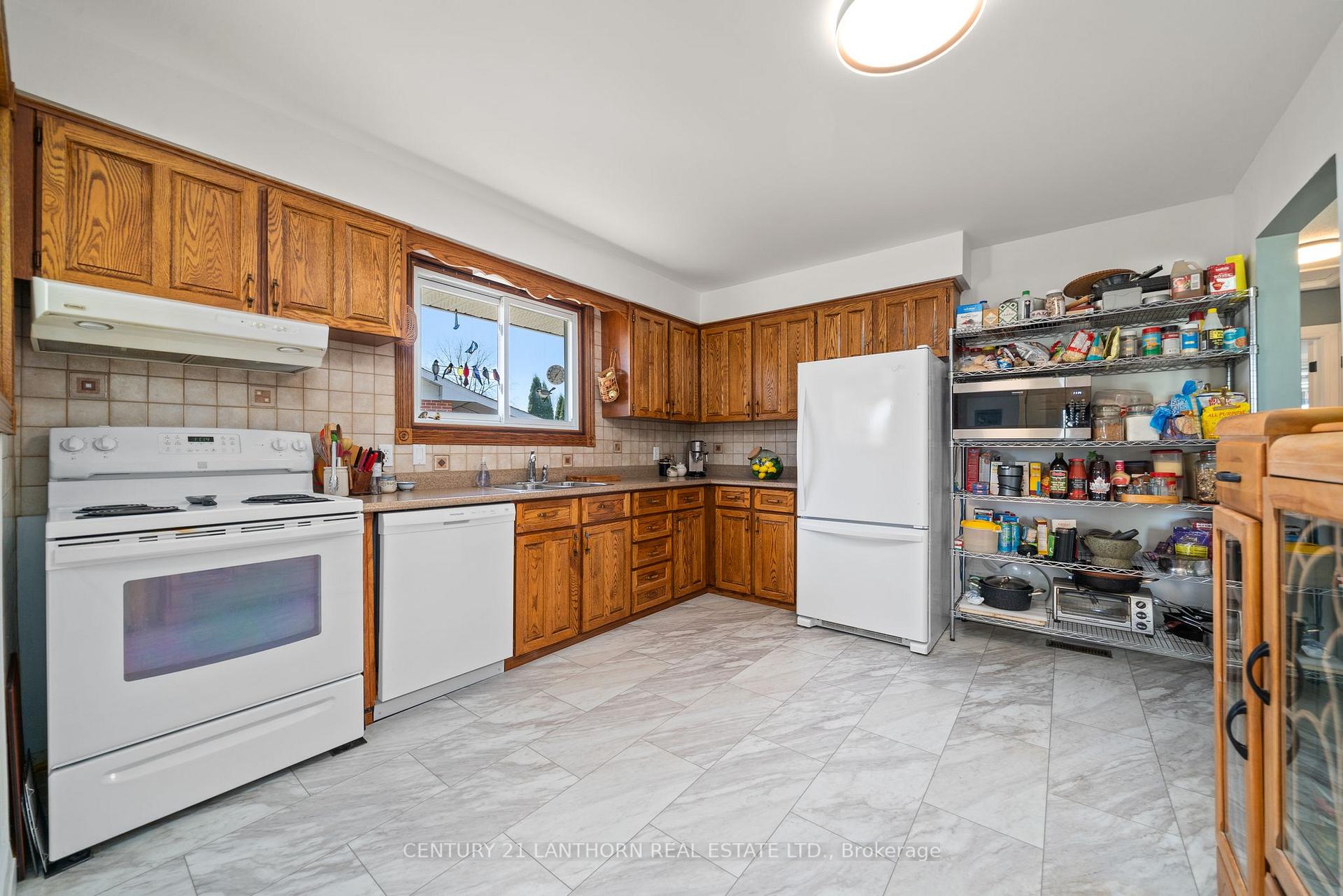 Photo 17 of 34 Harvest Crescent, Belleville — HOMEH