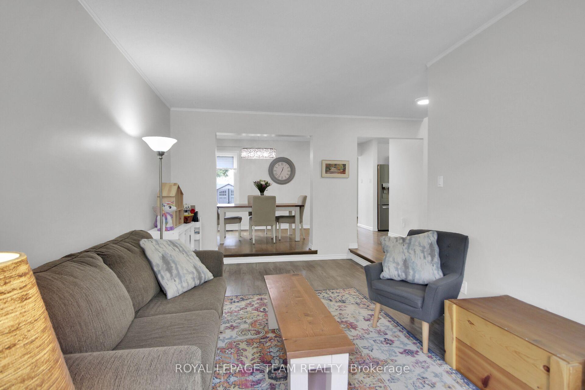 Photo 5 of 24 Ready Way, Ottawa, Barrhaven - Pheasant Run — HOMEH