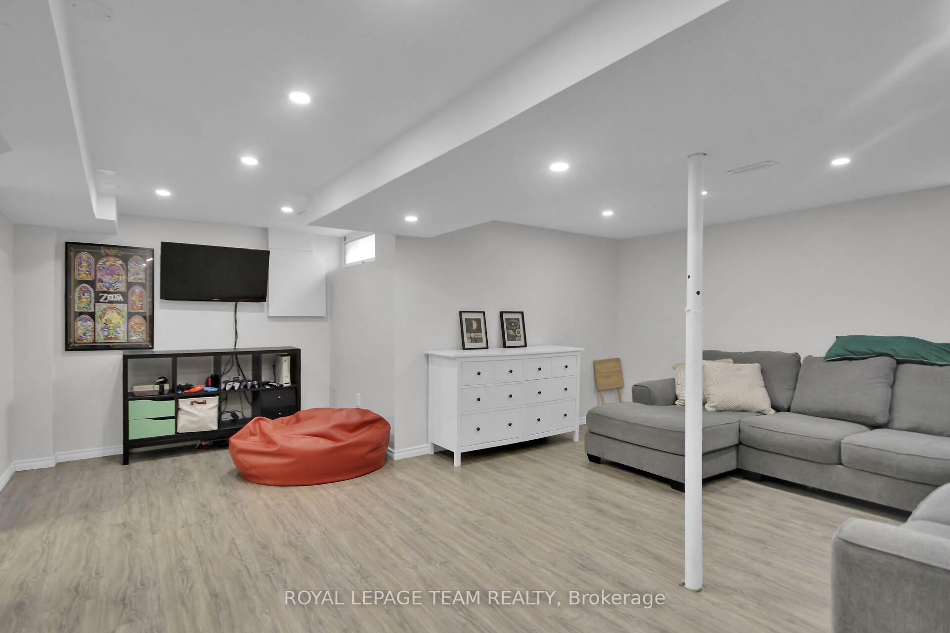 Photo 23 of 24 Ready Way, Ottawa, Barrhaven - Pheasant Run — HOMEH