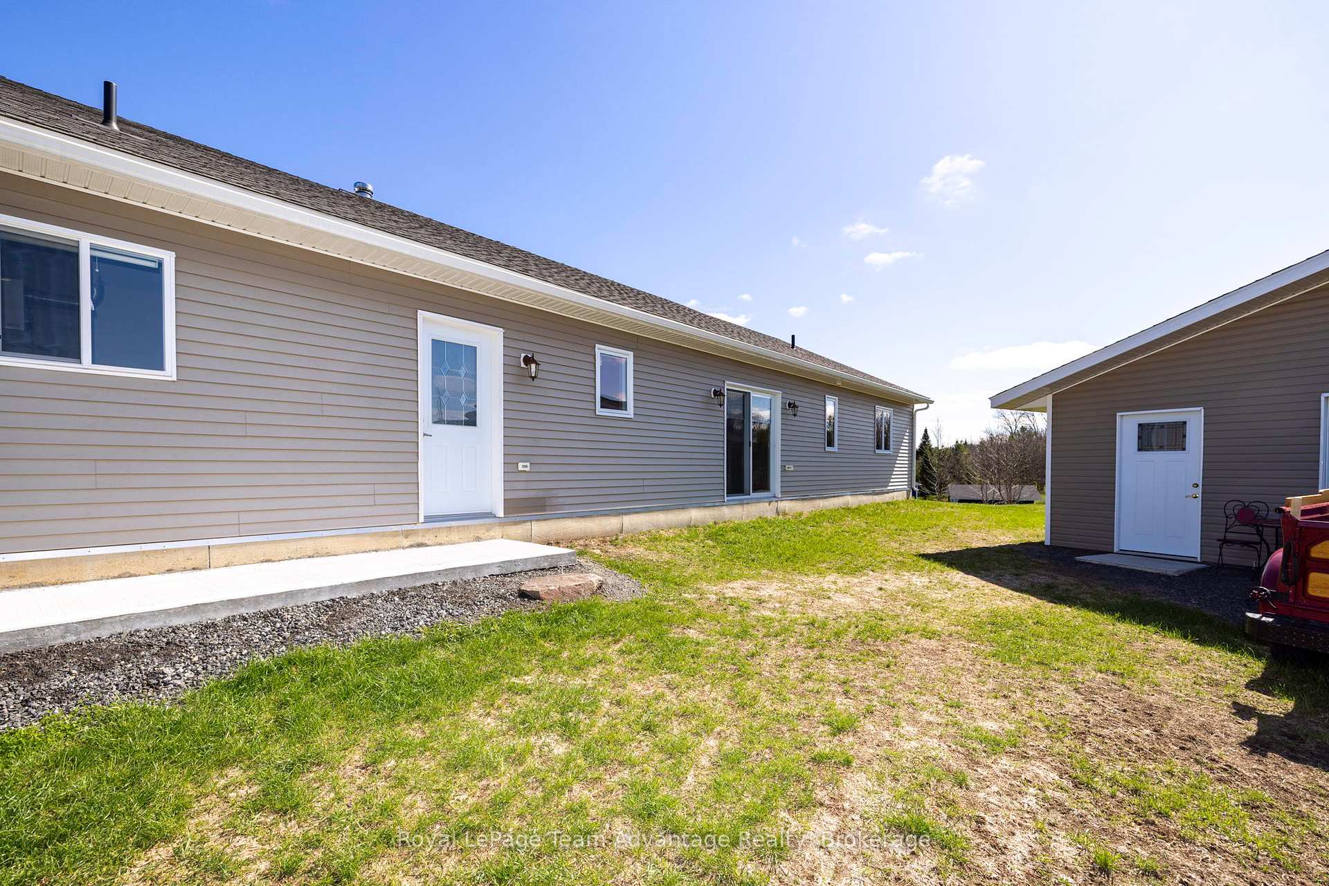 Photo 10 of 28 Meadowcrest Drive, McDougall — HOMEH