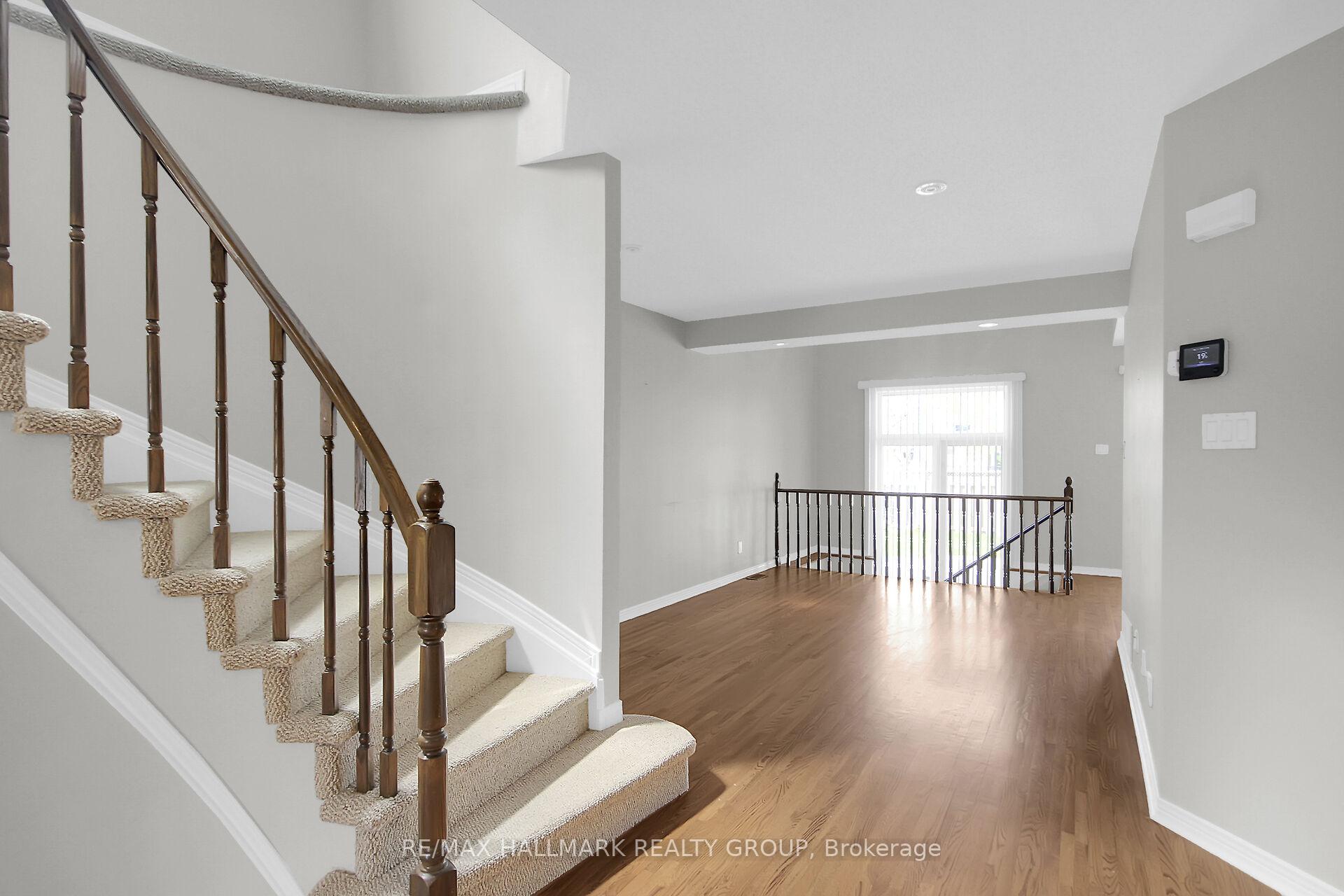 Photo 3 of 4432 Wildmint Square, Ottawa, Riverside South/Gloucester Glen — HOMEH