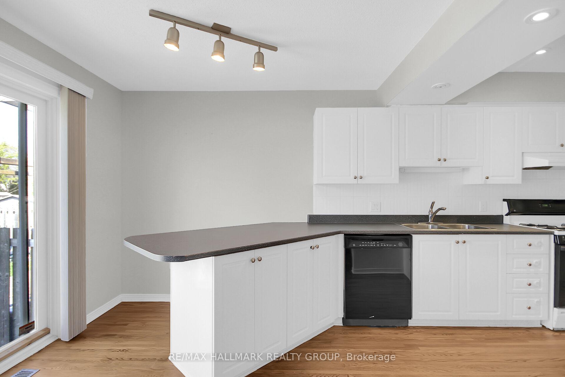 Photo 19 of 4432 Wildmint Square, Ottawa, Riverside South/Gloucester Glen — HOMEH