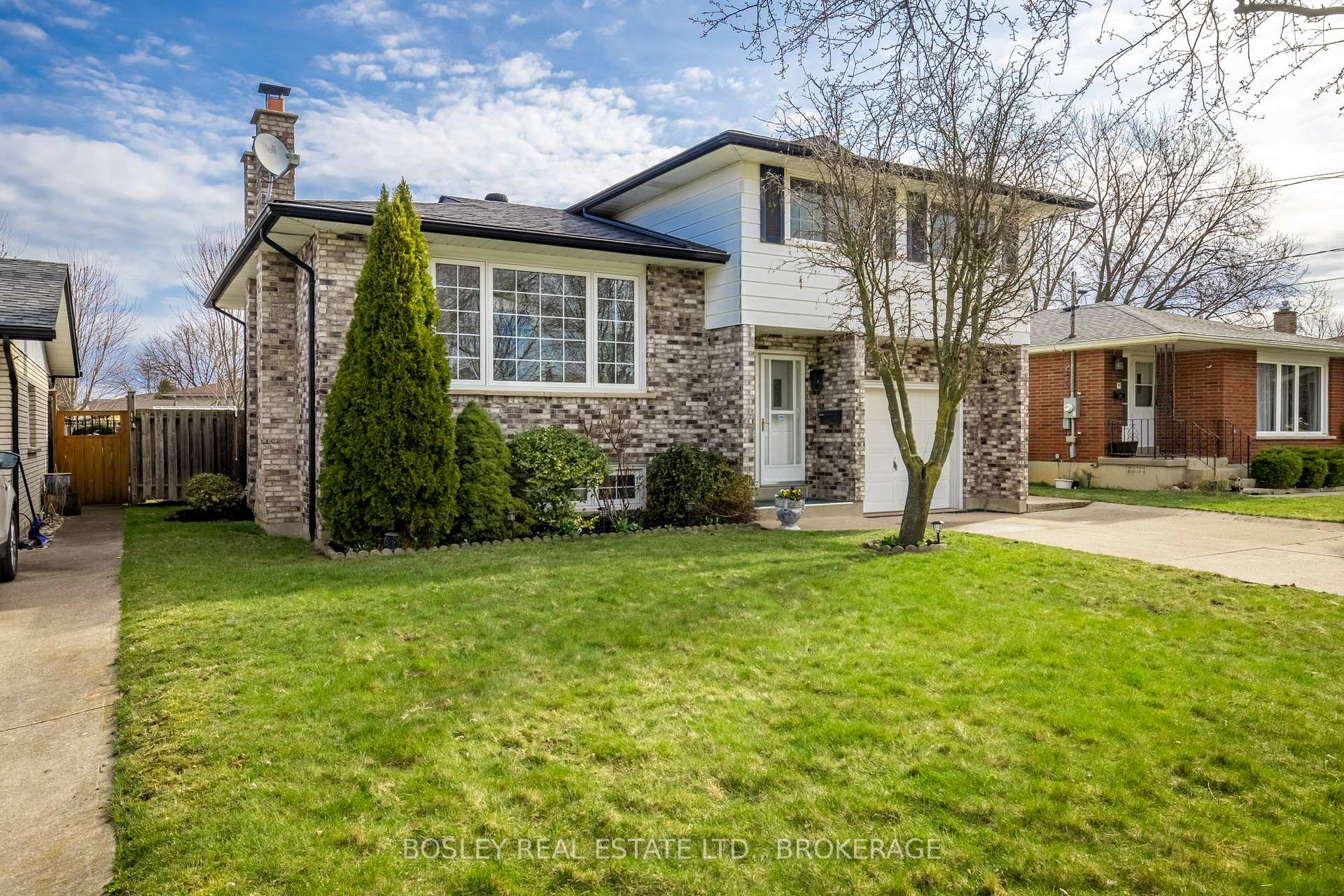 Photo 1 of 24 Bendingroad Crescent, St. Catharines, Lakeport — HOMEH