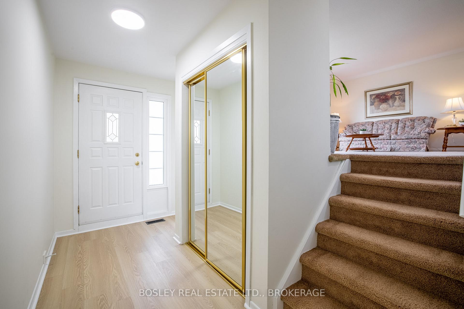 Photo 4 of 24 Bendingroad Crescent, St. Catharines, Lakeport — HOMEH