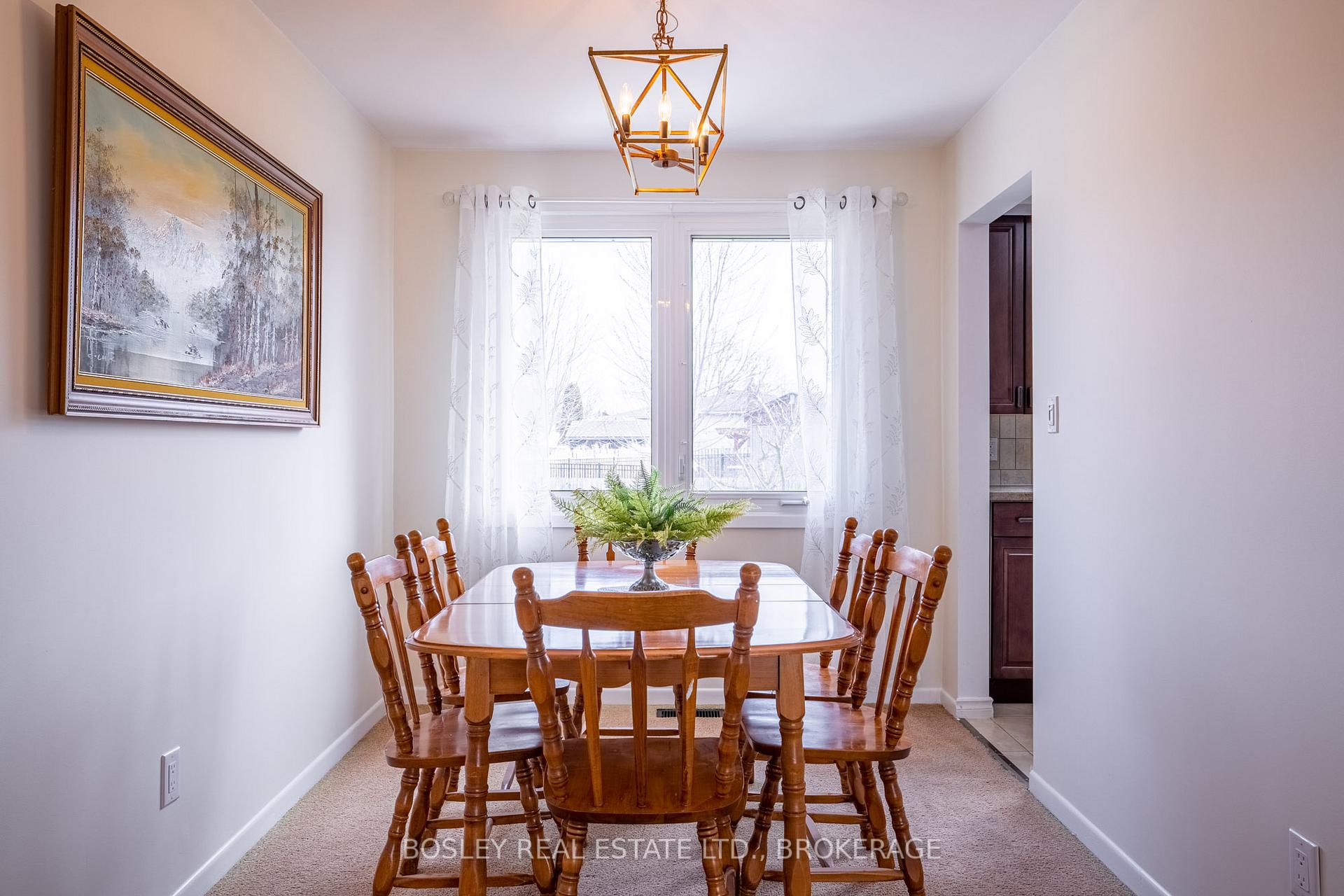 Photo 8 of 24 Bendingroad Crescent, St. Catharines, Lakeport — HOMEH