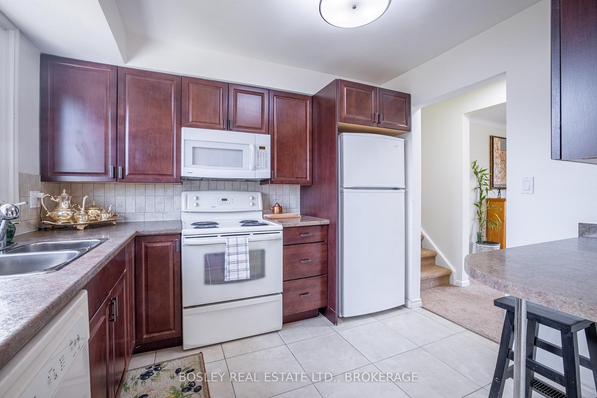 Photo 16 of 24 Bendingroad Crescent, St. Catharines, Lakeport — HOMEH