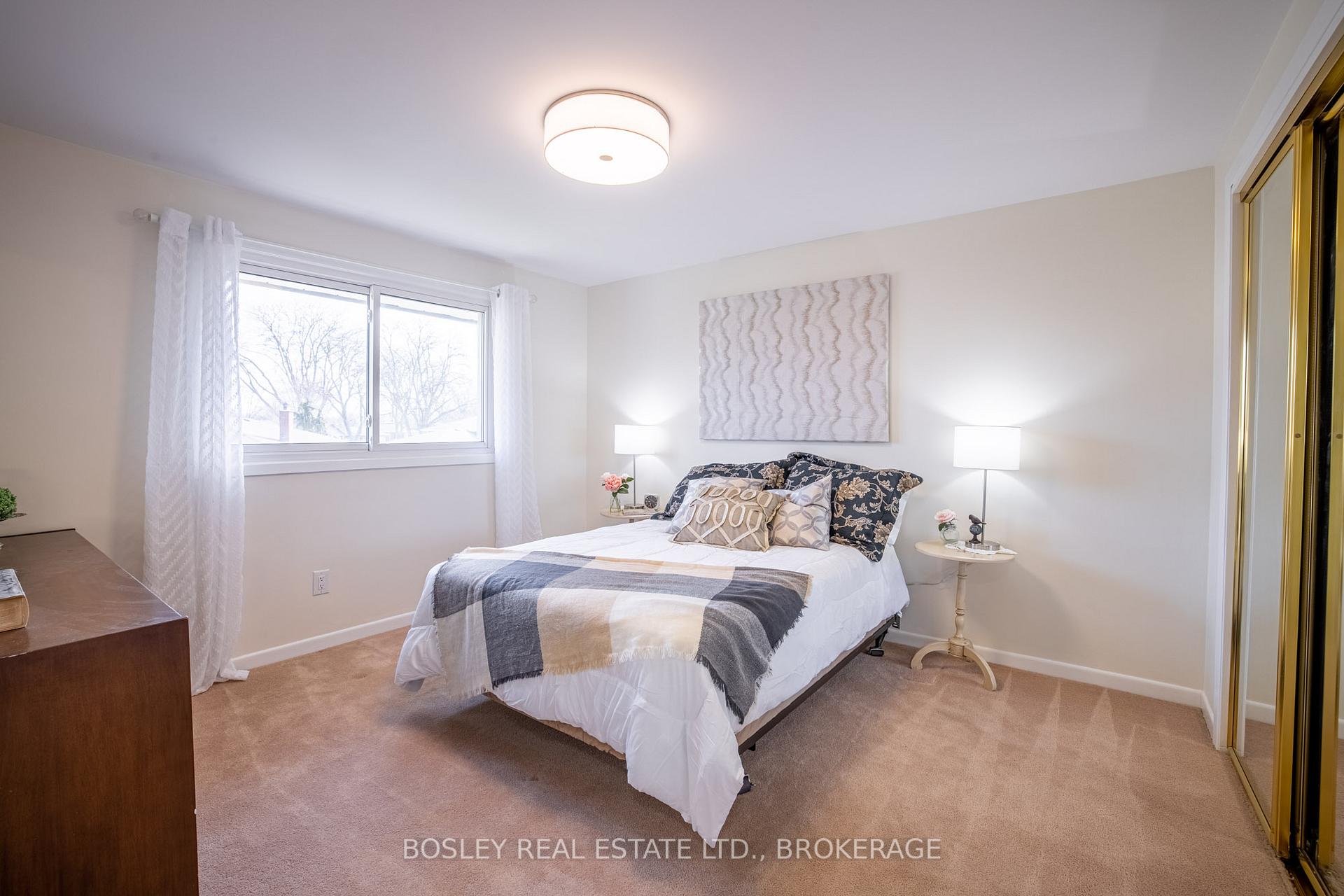 Photo 17 of 24 Bendingroad Crescent, St. Catharines, Lakeport — HOMEH