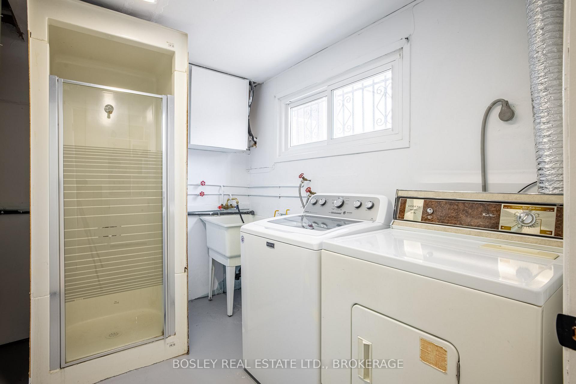 Photo 9 of 24 Bendingroad Crescent, St. Catharines, Lakeport — HOMEH