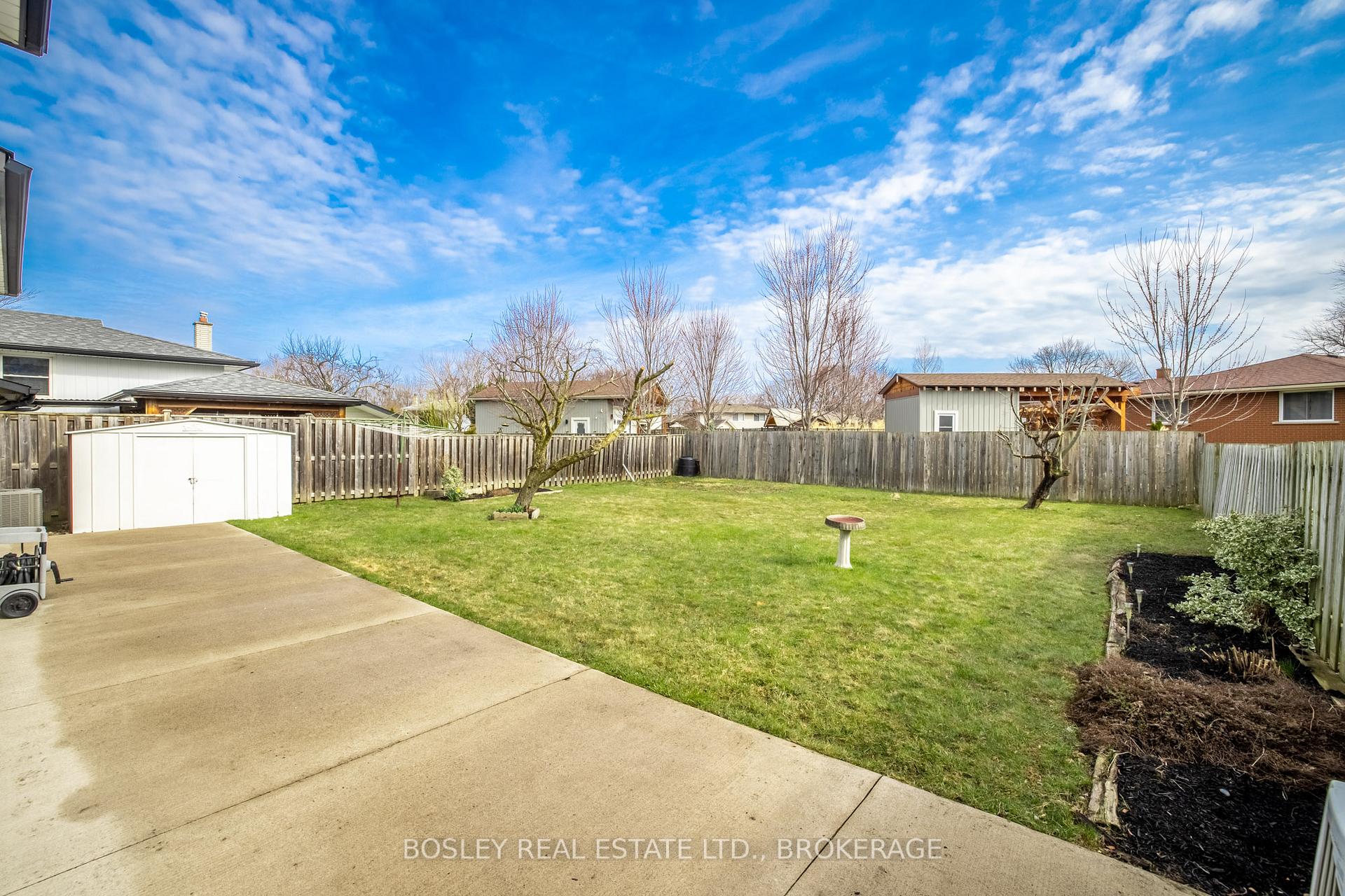 Photo 19 of 24 Bendingroad Crescent, St. Catharines, Lakeport — HOMEH