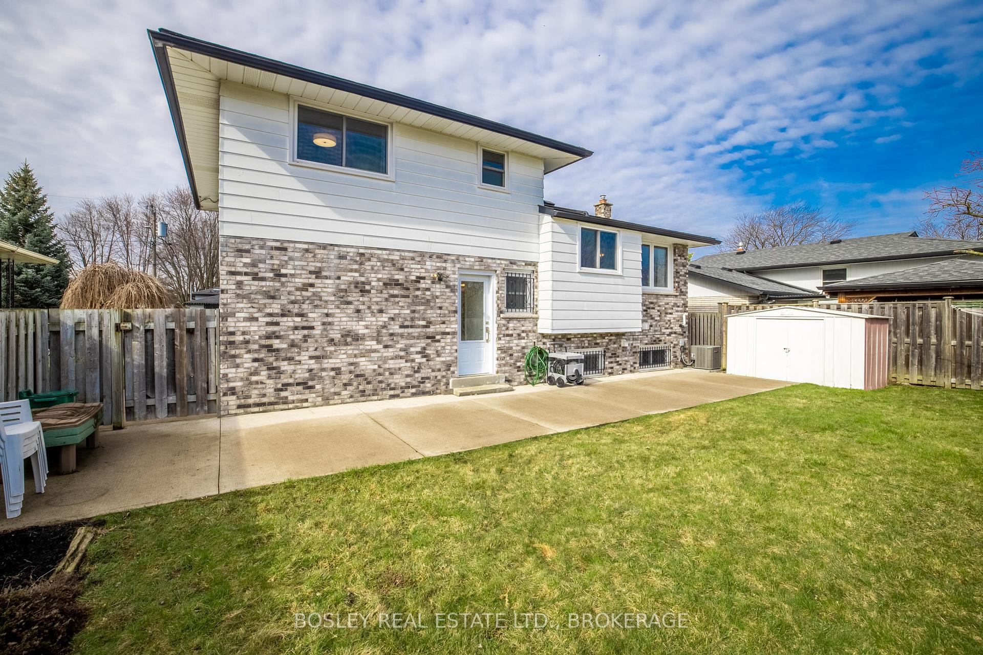 Photo 22 of 24 Bendingroad Crescent, St. Catharines, Lakeport — HOMEH