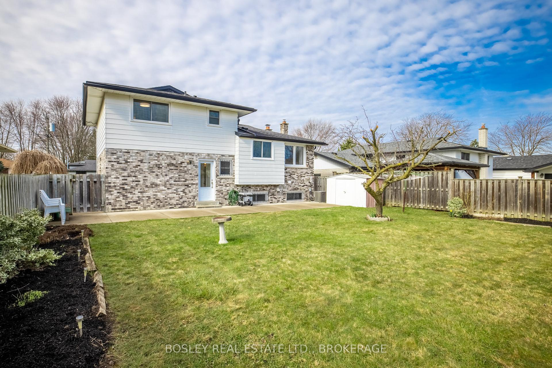 Photo 23 of 24 Bendingroad Crescent, St. Catharines, Lakeport — HOMEH