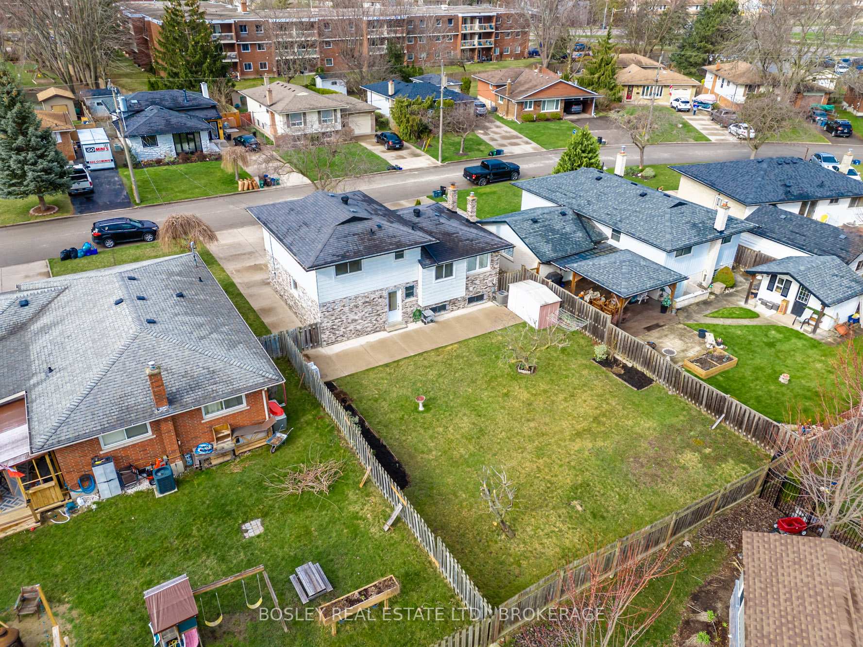 Photo 26 of 24 Bendingroad Crescent, St. Catharines, Lakeport — HOMEH