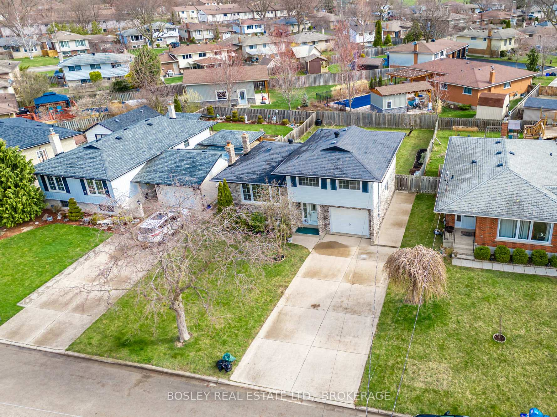 Photo 32 of 24 Bendingroad Crescent, St. Catharines, Lakeport — HOMEH