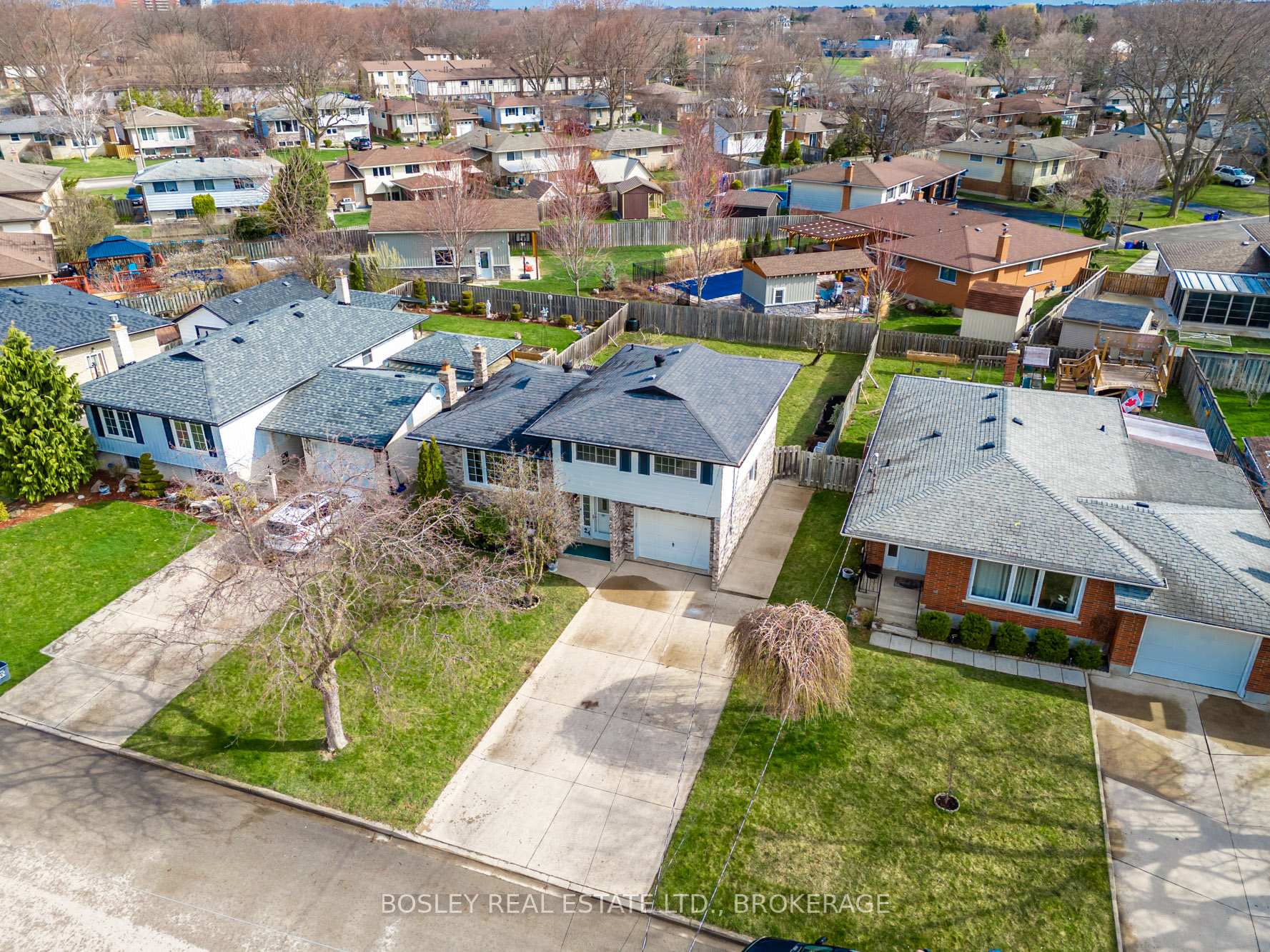 Photo 31 of 24 Bendingroad Crescent, St. Catharines, Lakeport — HOMEH