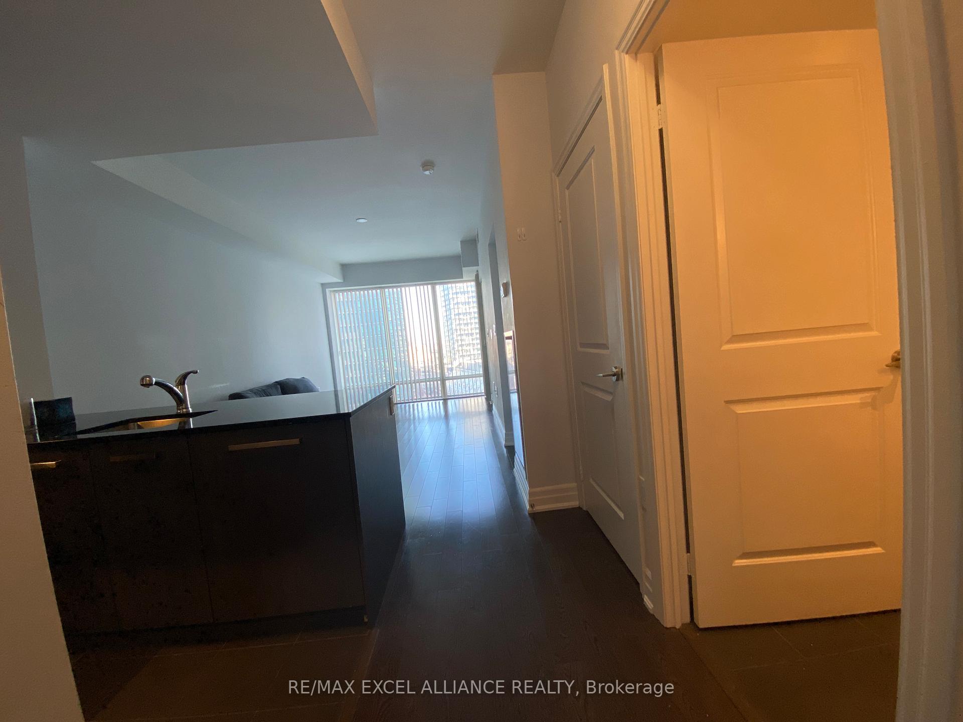 Photo 5 of Unit 1309, 8 The Esplanade, Toronto, Waterfront Communities — HOMEH