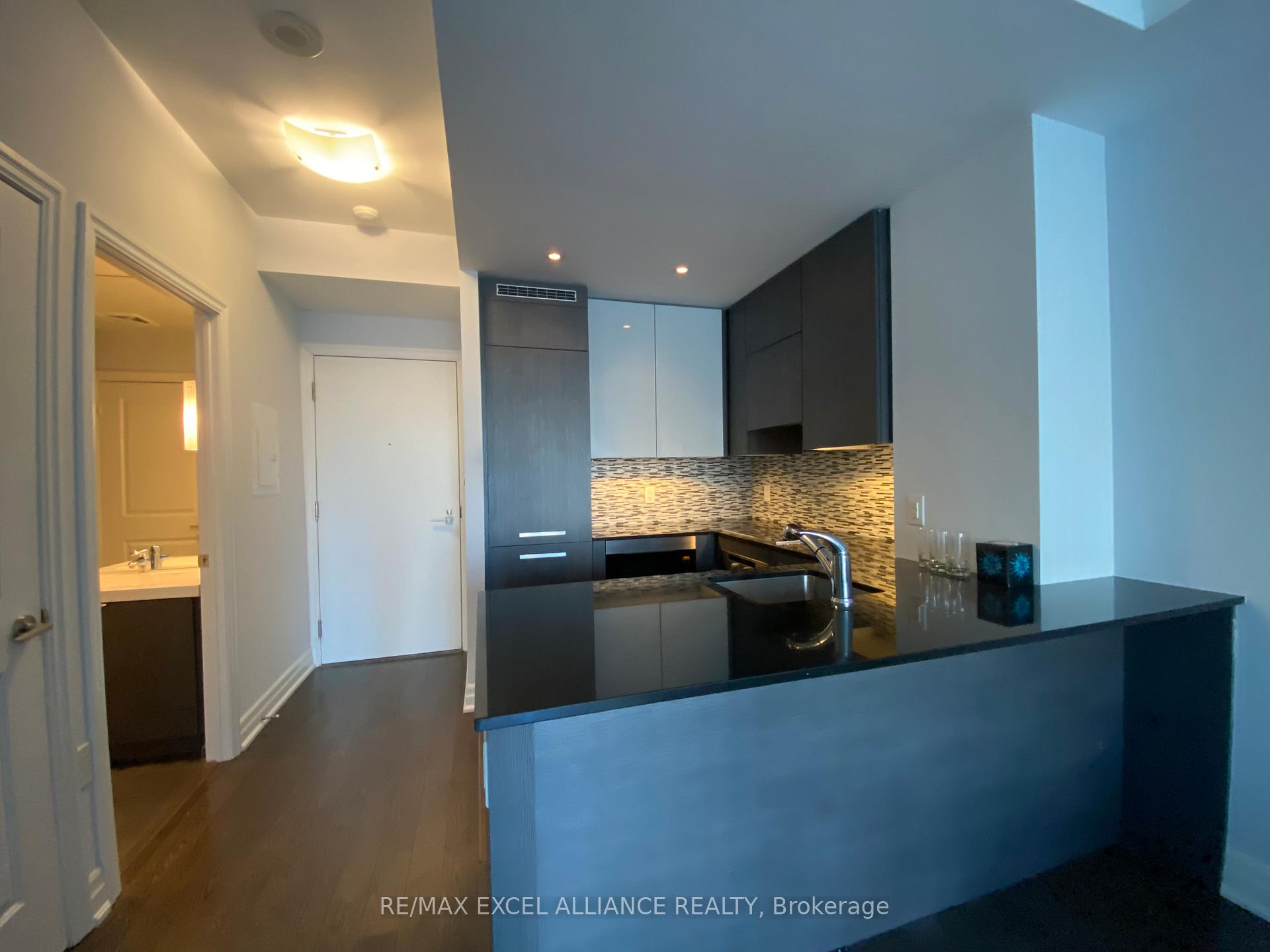 Photo 7 of Unit 1309, 8 The Esplanade, Toronto, Waterfront Communities — HOMEH