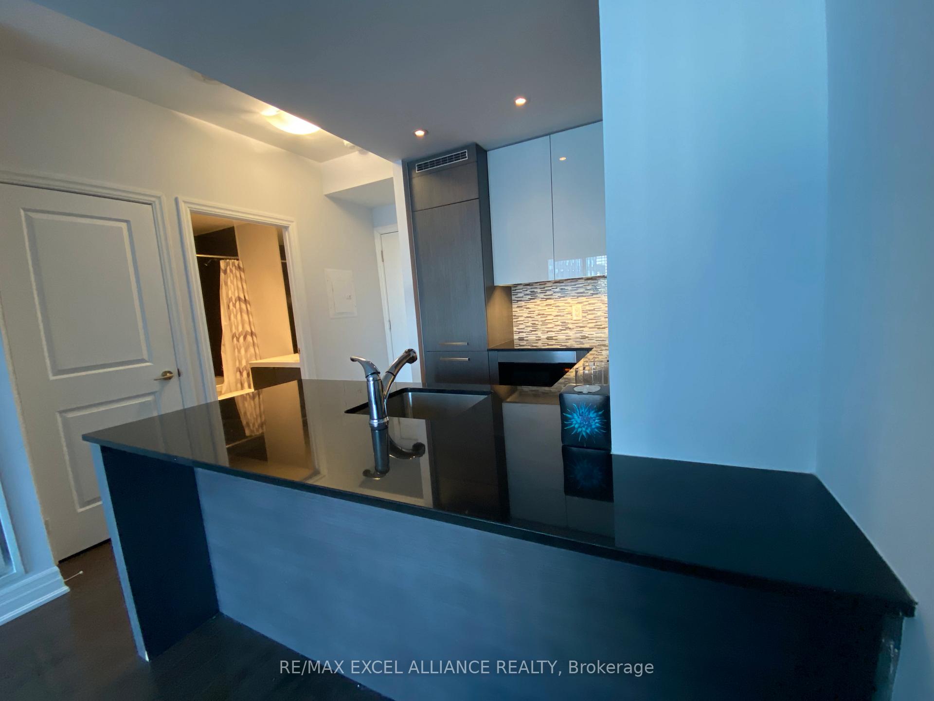 Photo 2 of Unit 1309, 8 The Esplanade, Toronto, Waterfront Communities — HOMEH