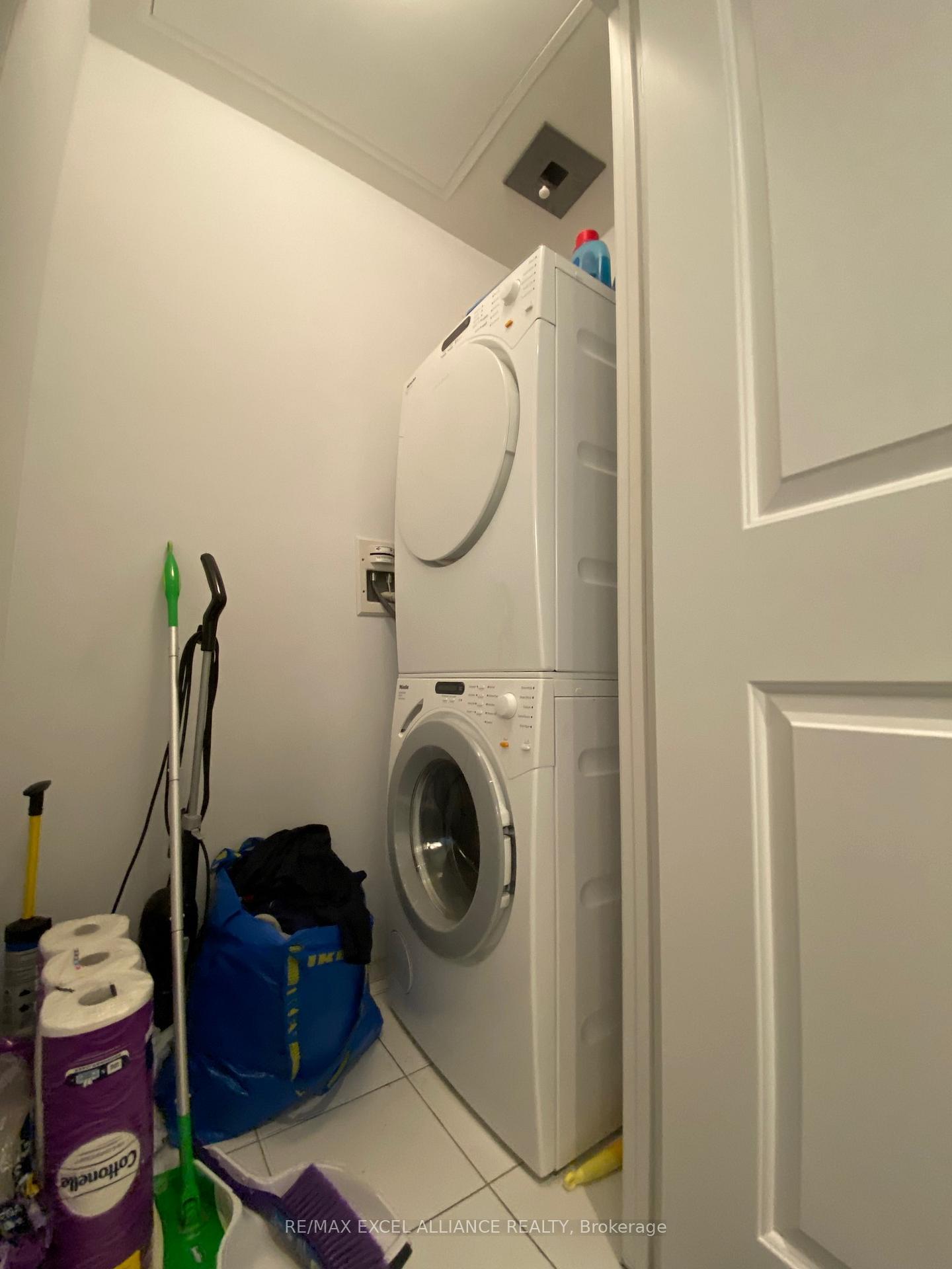 Photo 3 of Unit 1309, 8 The Esplanade, Toronto, Waterfront Communities — HOMEH