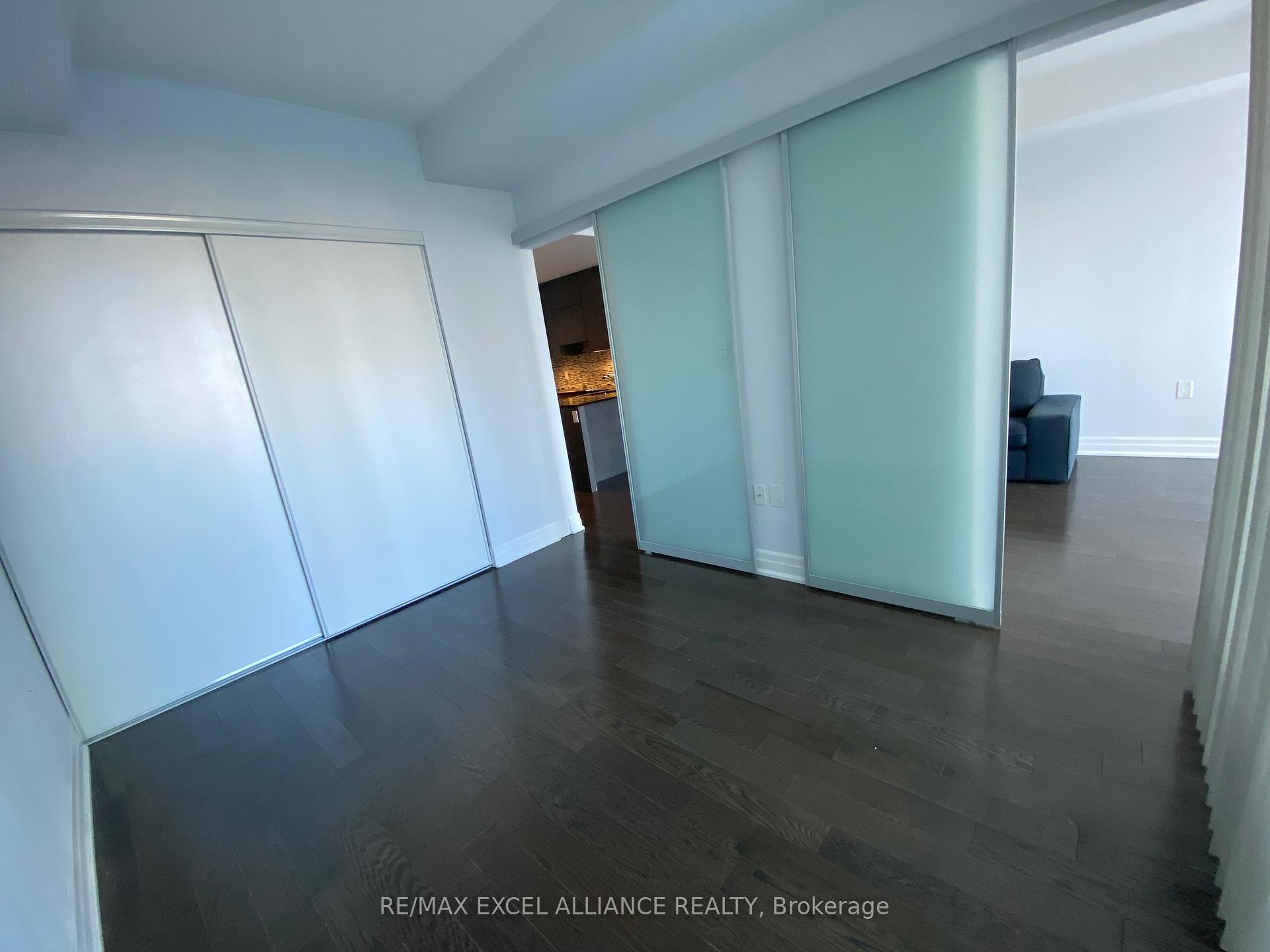 Photo 4 of Unit 1309, 8 The Esplanade, Toronto, Waterfront Communities — HOMEH