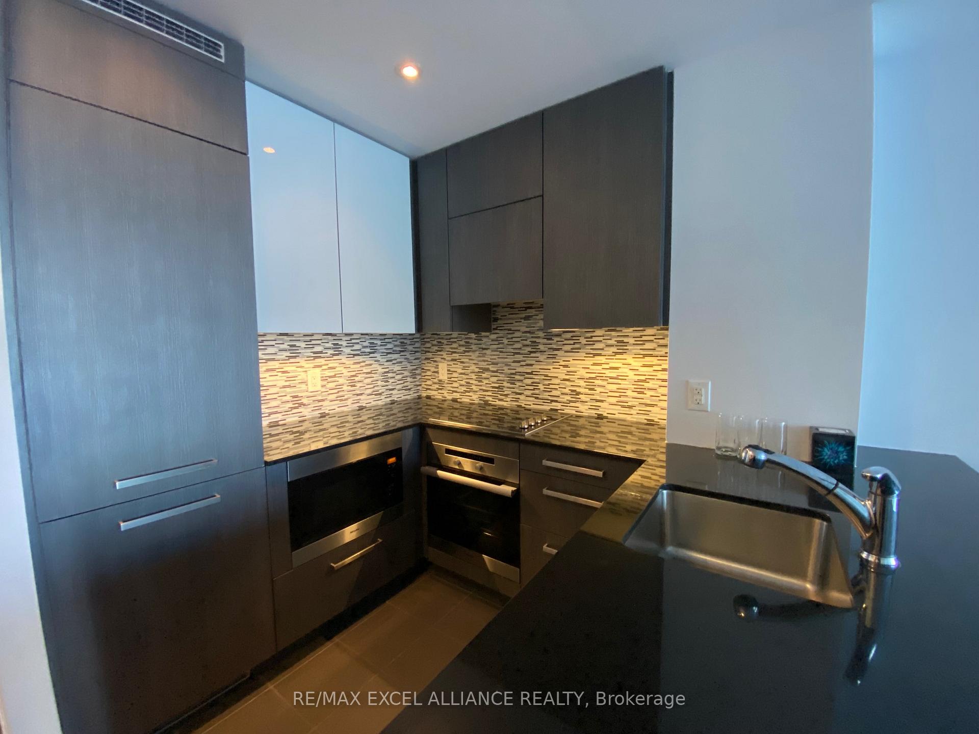 Photo 8 of Unit 1309, 8 The Esplanade, Toronto, Waterfront Communities — HOMEH
