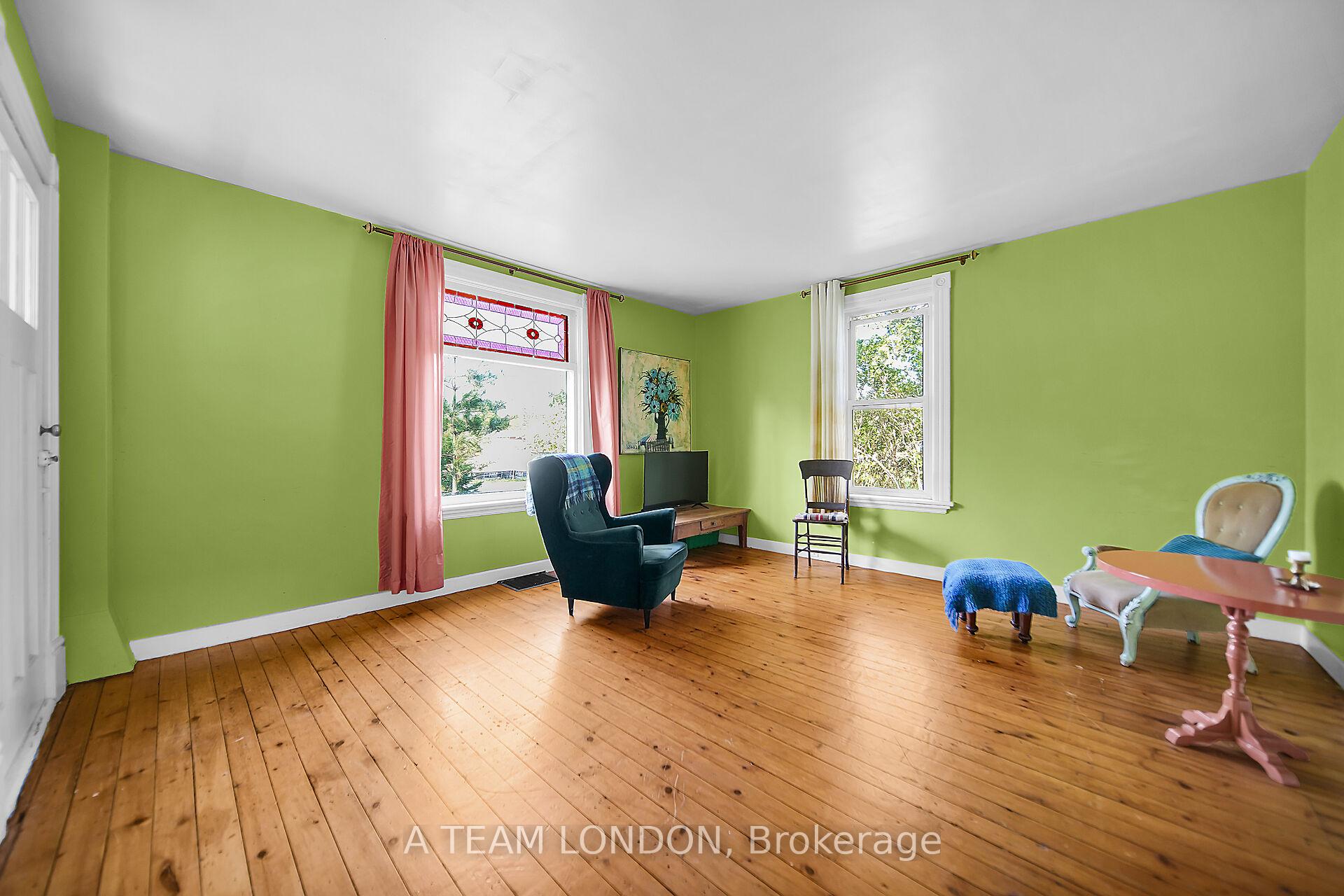 Photo 5 of 19 Norlan Avenue, London, East O — HOMEH