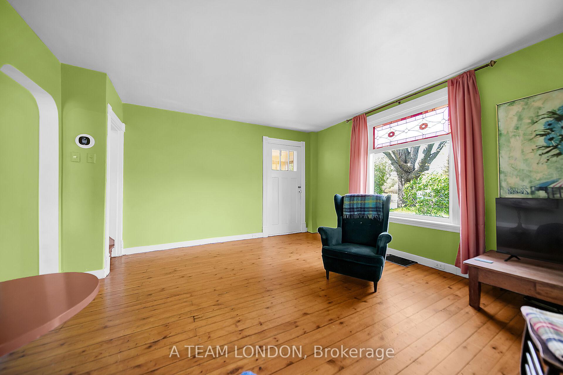 Photo 22 of 19 Norlan Avenue, London, East O — HOMEH