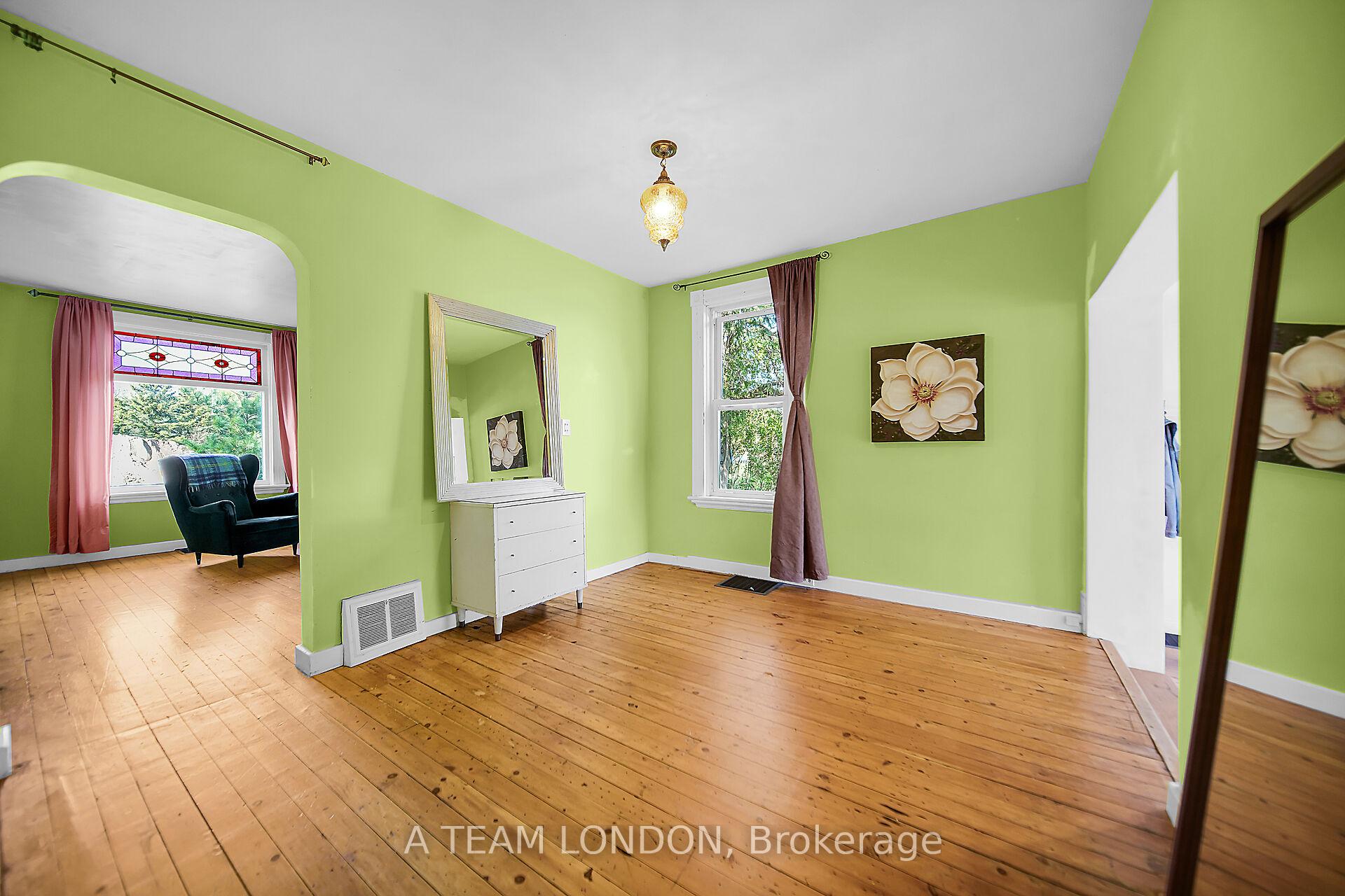 Photo 3 of 19 Norlan Avenue, London, East O — HOMEH