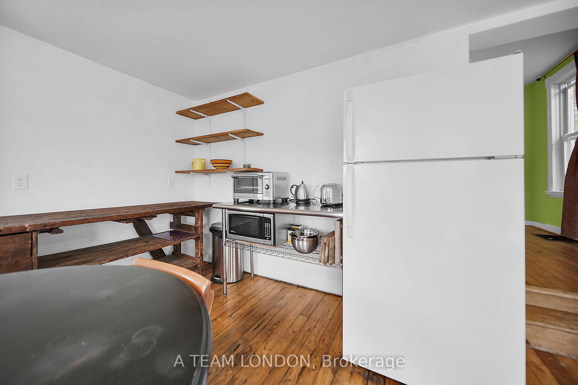 Photo 24 of 19 Norlan Avenue, London, East O — HOMEH