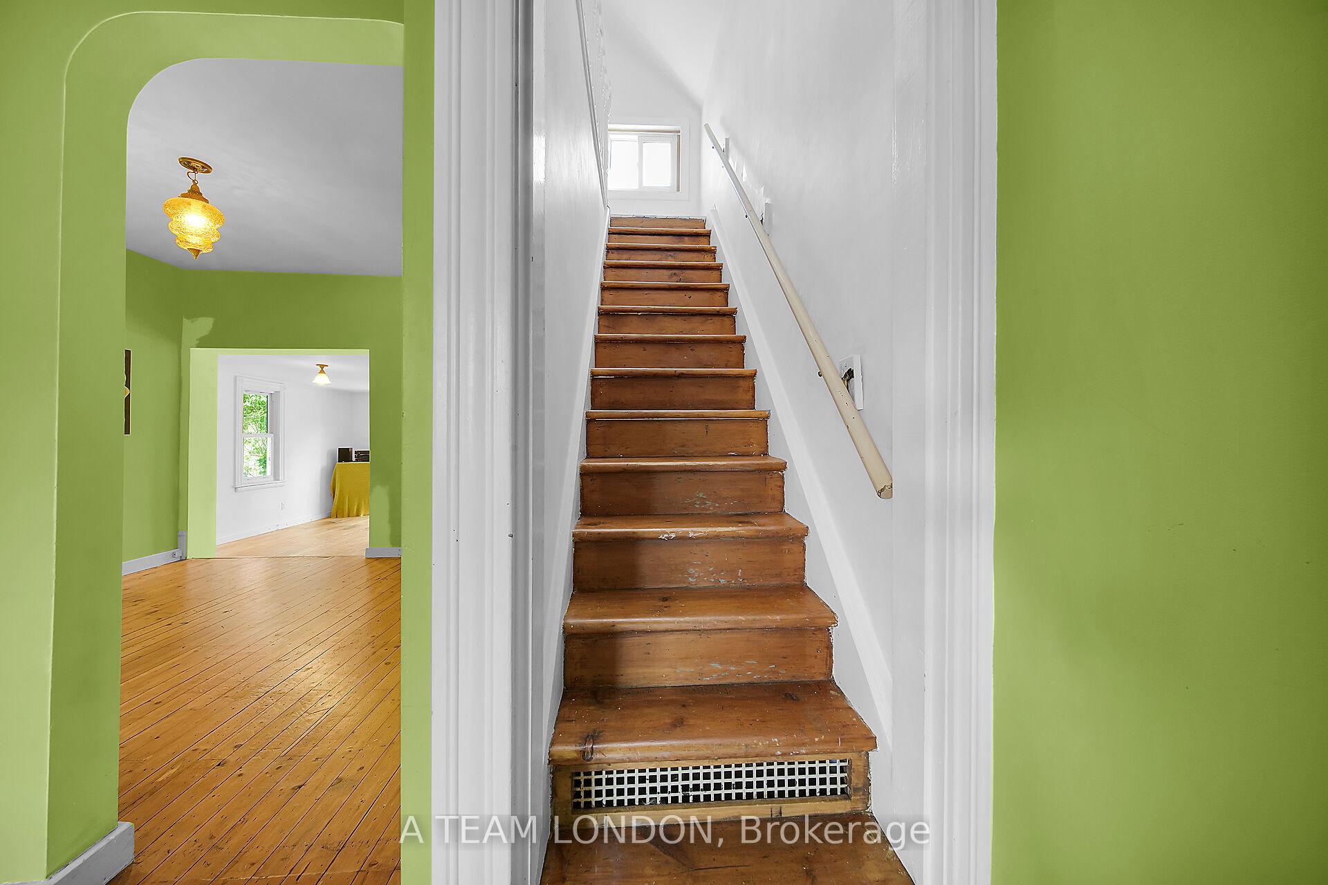 Photo 32 of 19 Norlan Avenue, London, East O — HOMEH