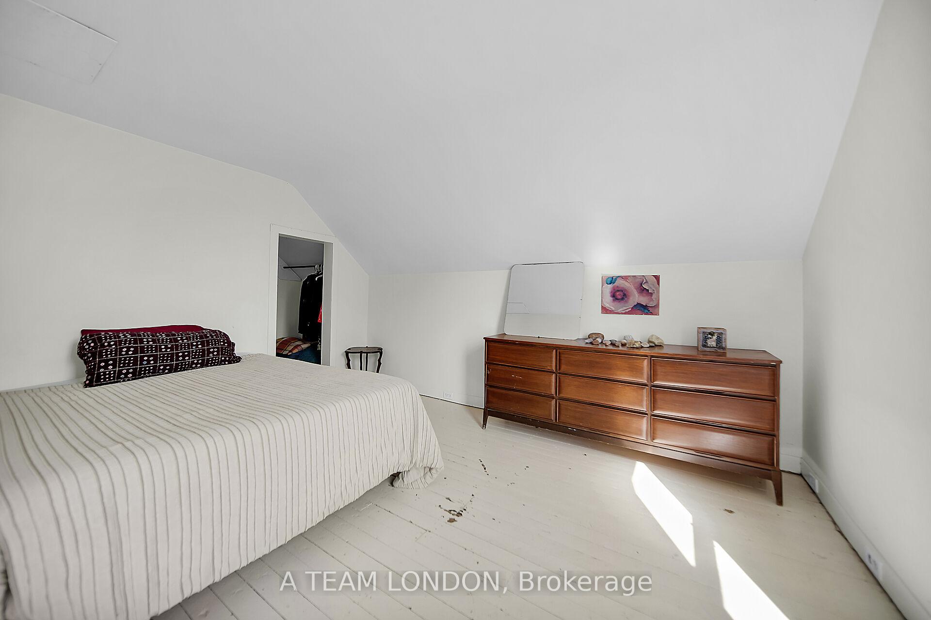 Photo 11 of 19 Norlan Avenue, London, East O — HOMEH