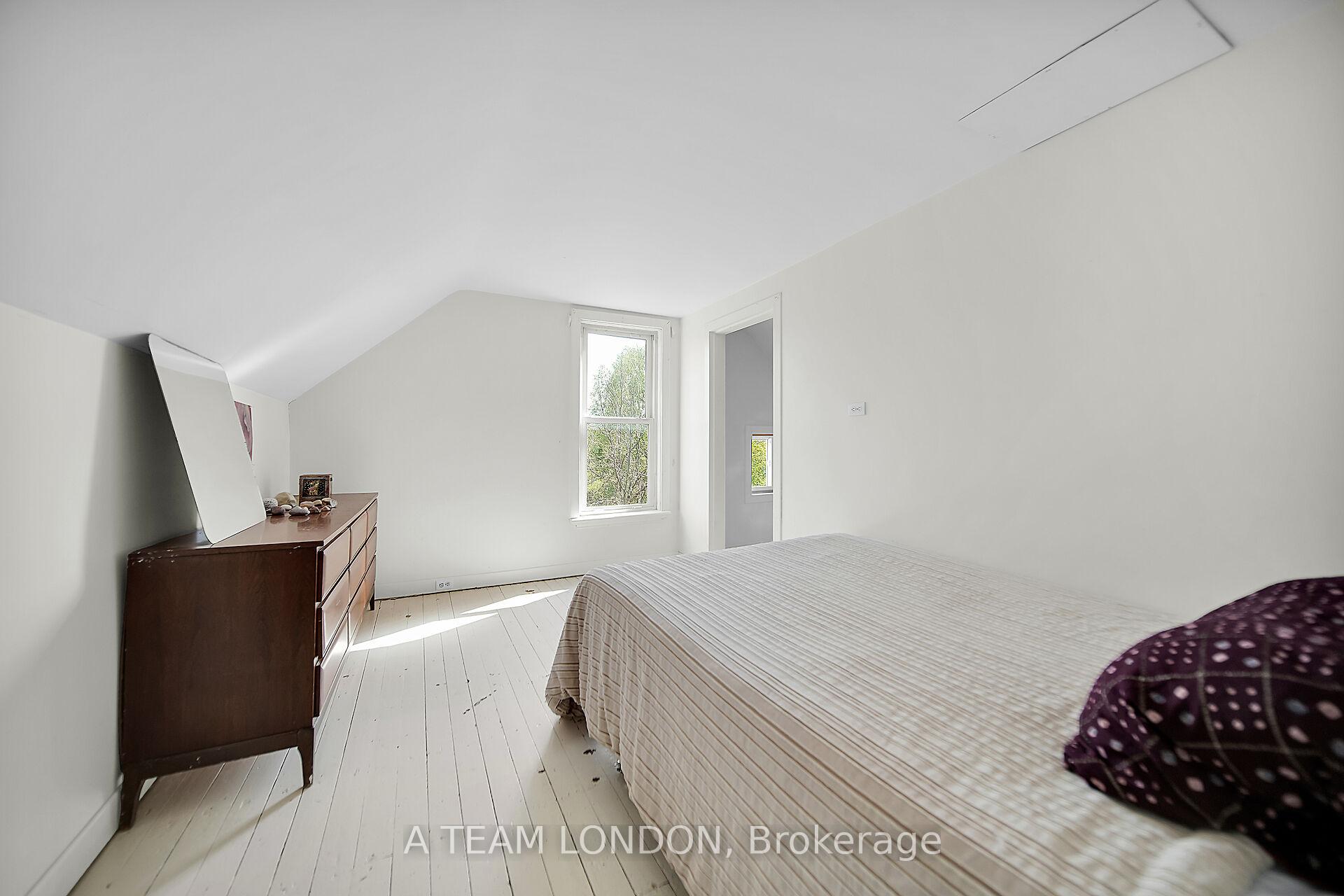 Photo 26 of 19 Norlan Avenue, London, East O — HOMEH