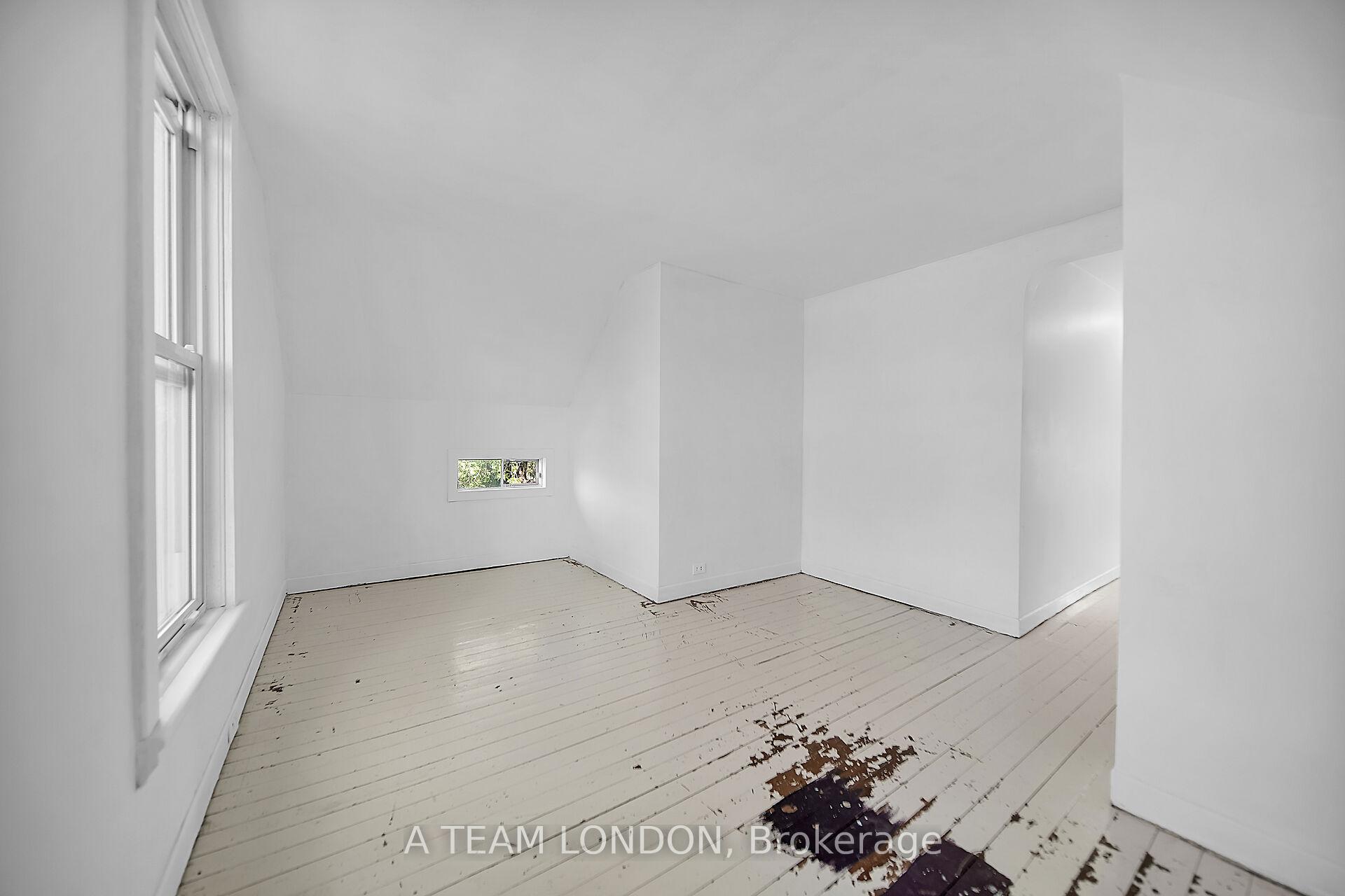 Photo 31 of 19 Norlan Avenue, London, East O — HOMEH
